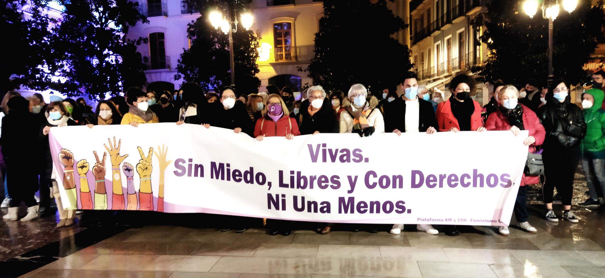 Concentración repulsa crimen machista Algarinejo