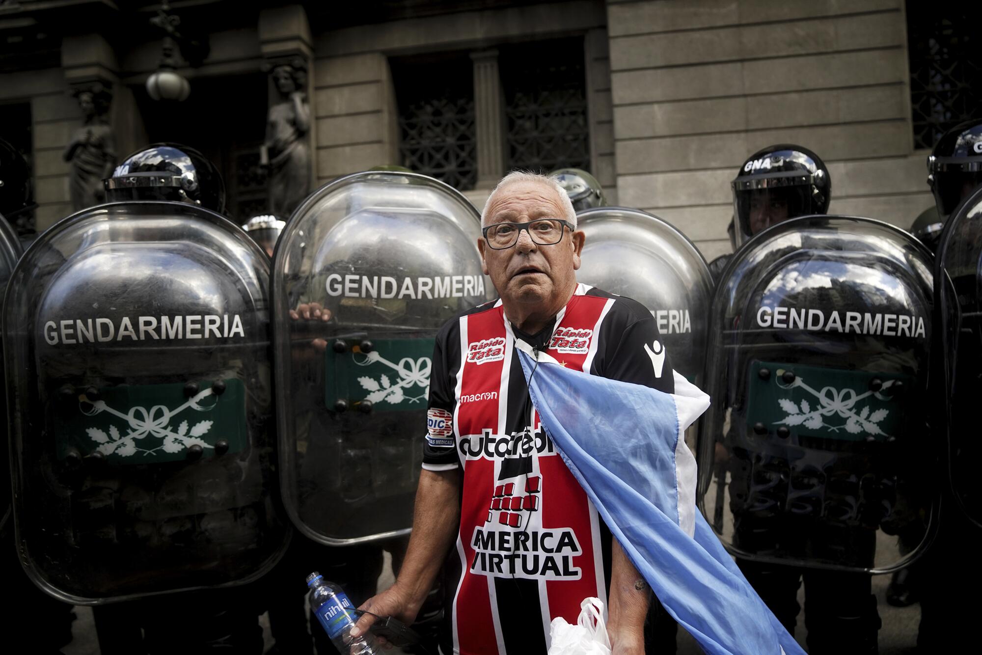 Protesta jubilados en Argentina represión - 1
