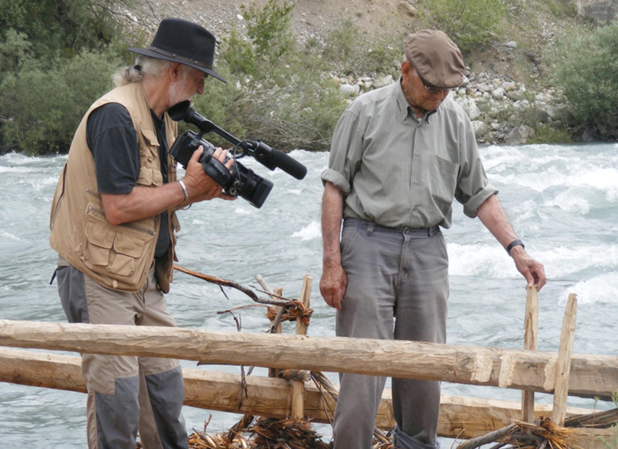 Eugenio Monesma, grabando a un navatero