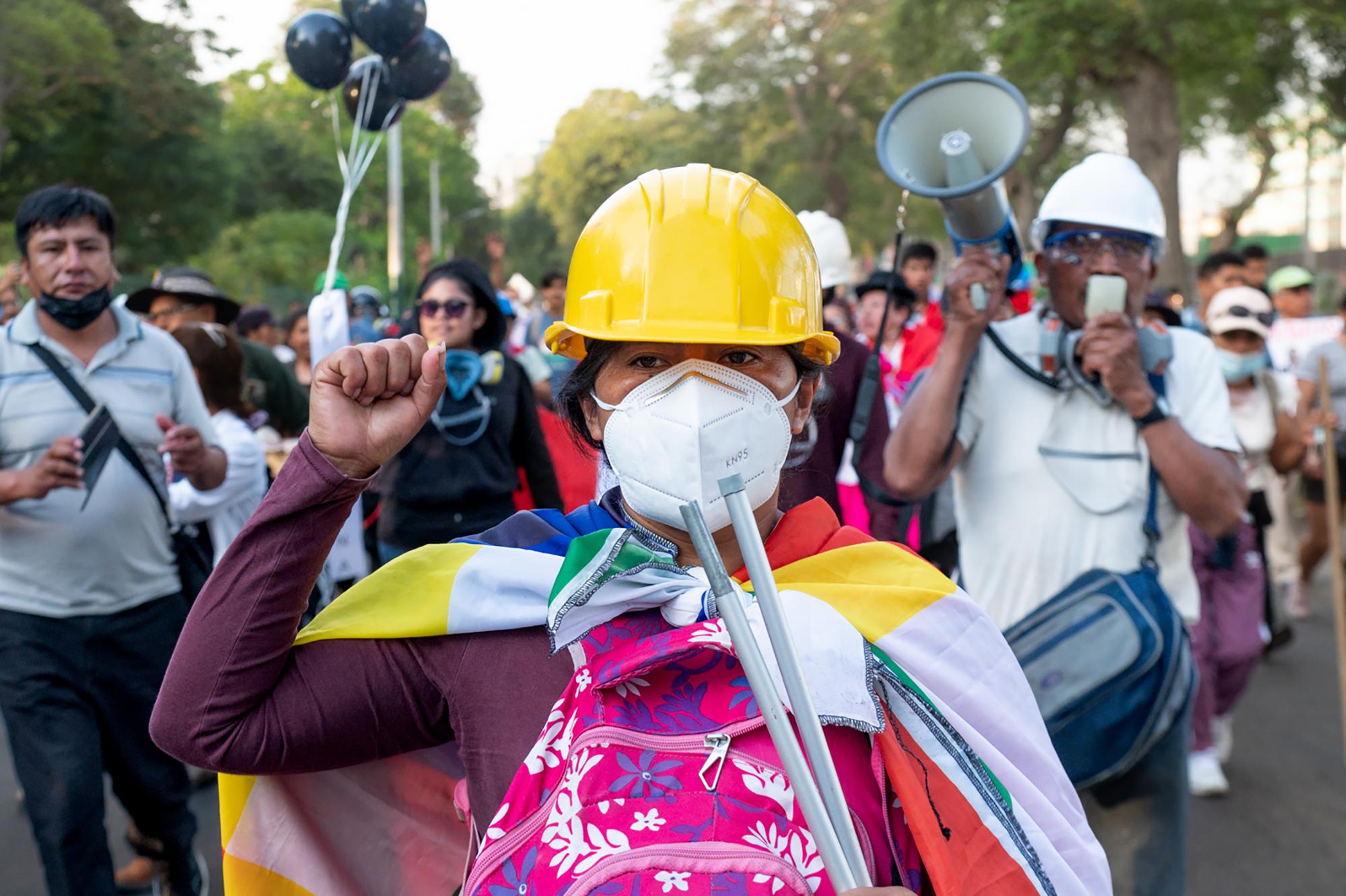 Mujeres participan en marchas contra el Gobierno de Dina Boluarte y el Congreso de Perú, realizadas en marzo. (1)