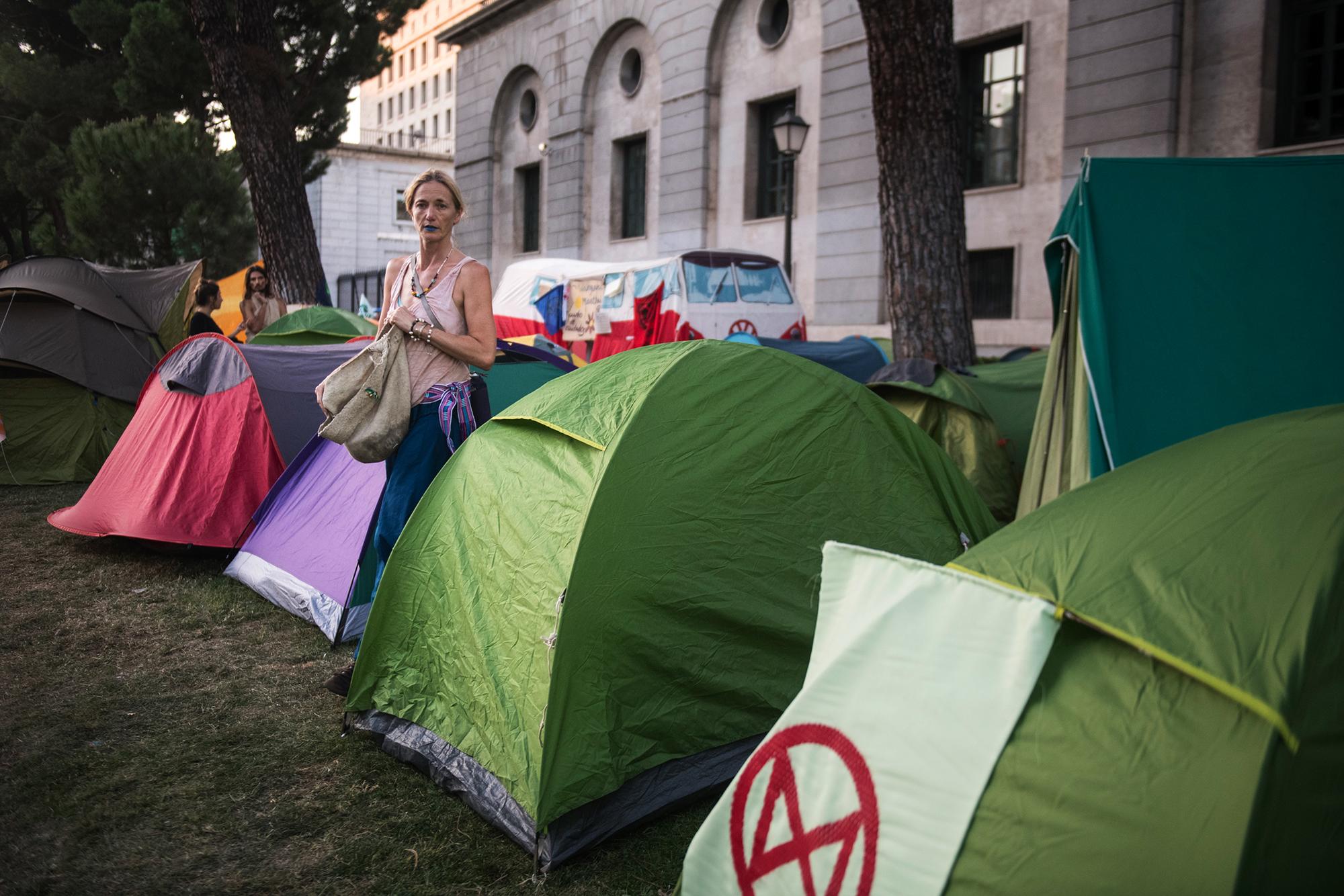 Acampada por el clima frente al Ministerio para la Transicion Ecológica