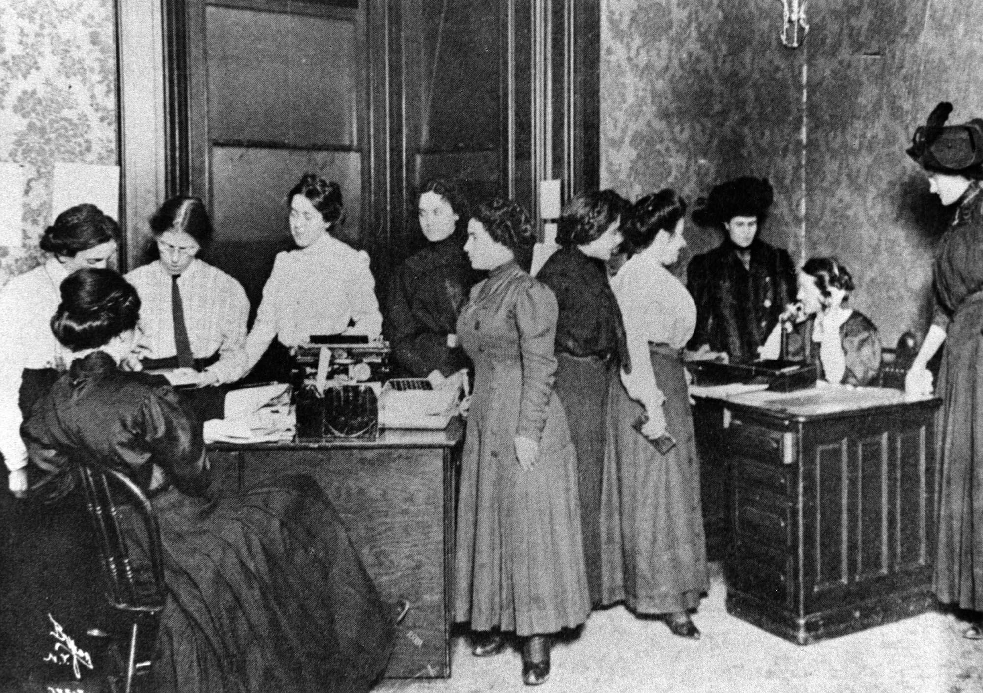 Rose Schneiderman y otras integrantes de la Liga del Sindicato de Mujeres (WTUL, por sus siglas en inglés).