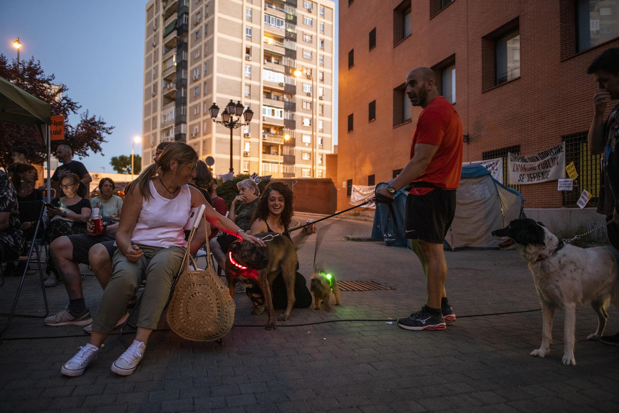 Acampada en el Centro de Salud Los ángeles en Villaverde - 5