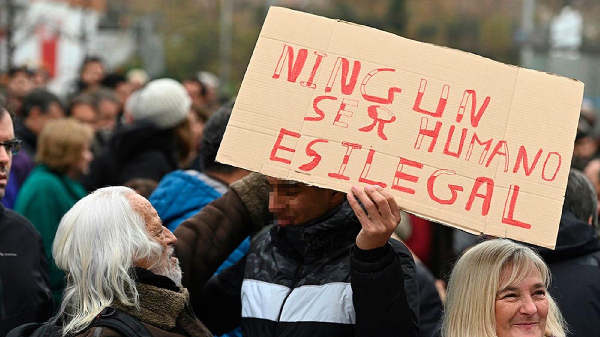 Manifestación contra la criminalización de los MENA. Agencia EFE