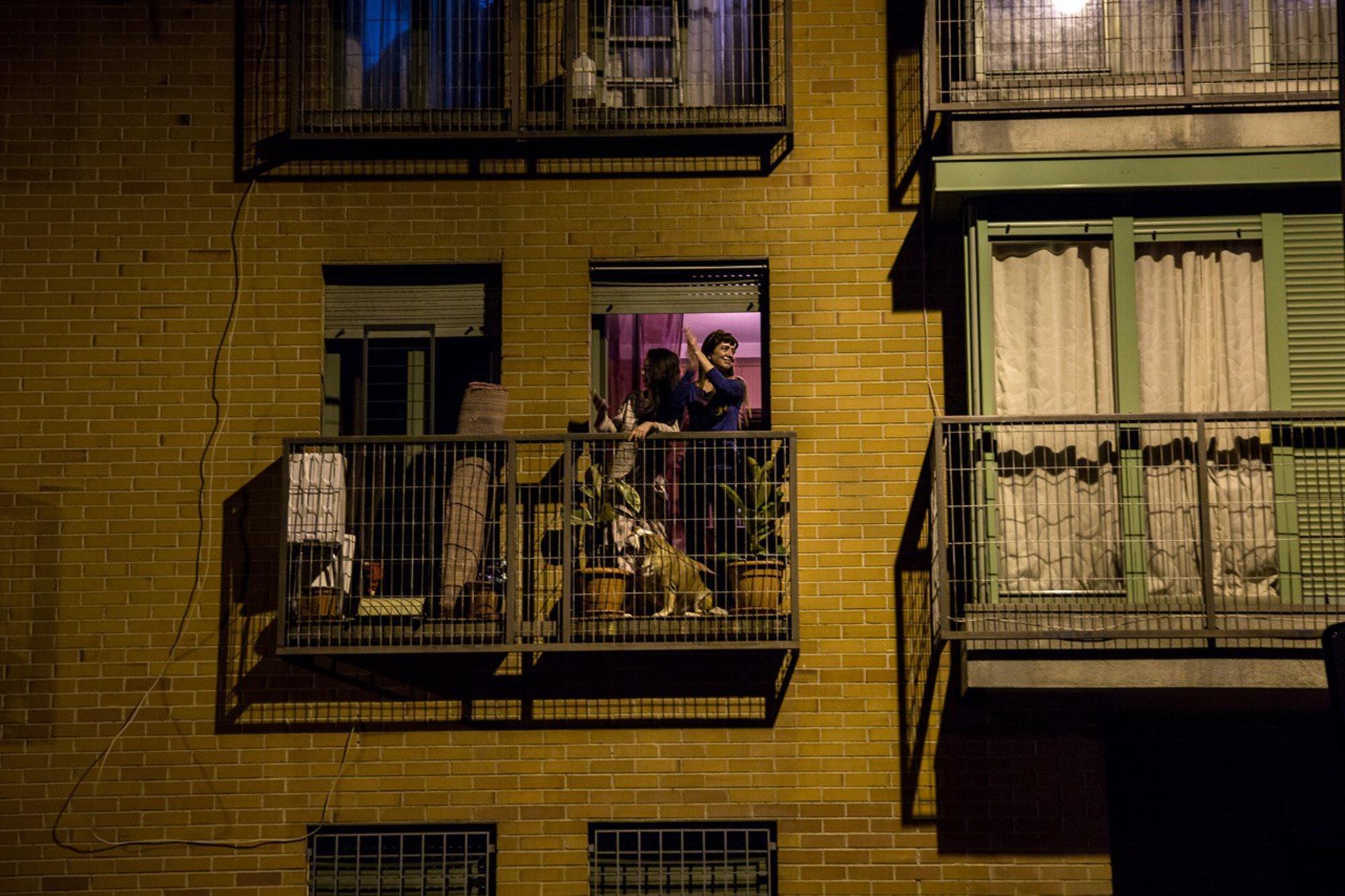 Aplausos a la sanidad publica balcones