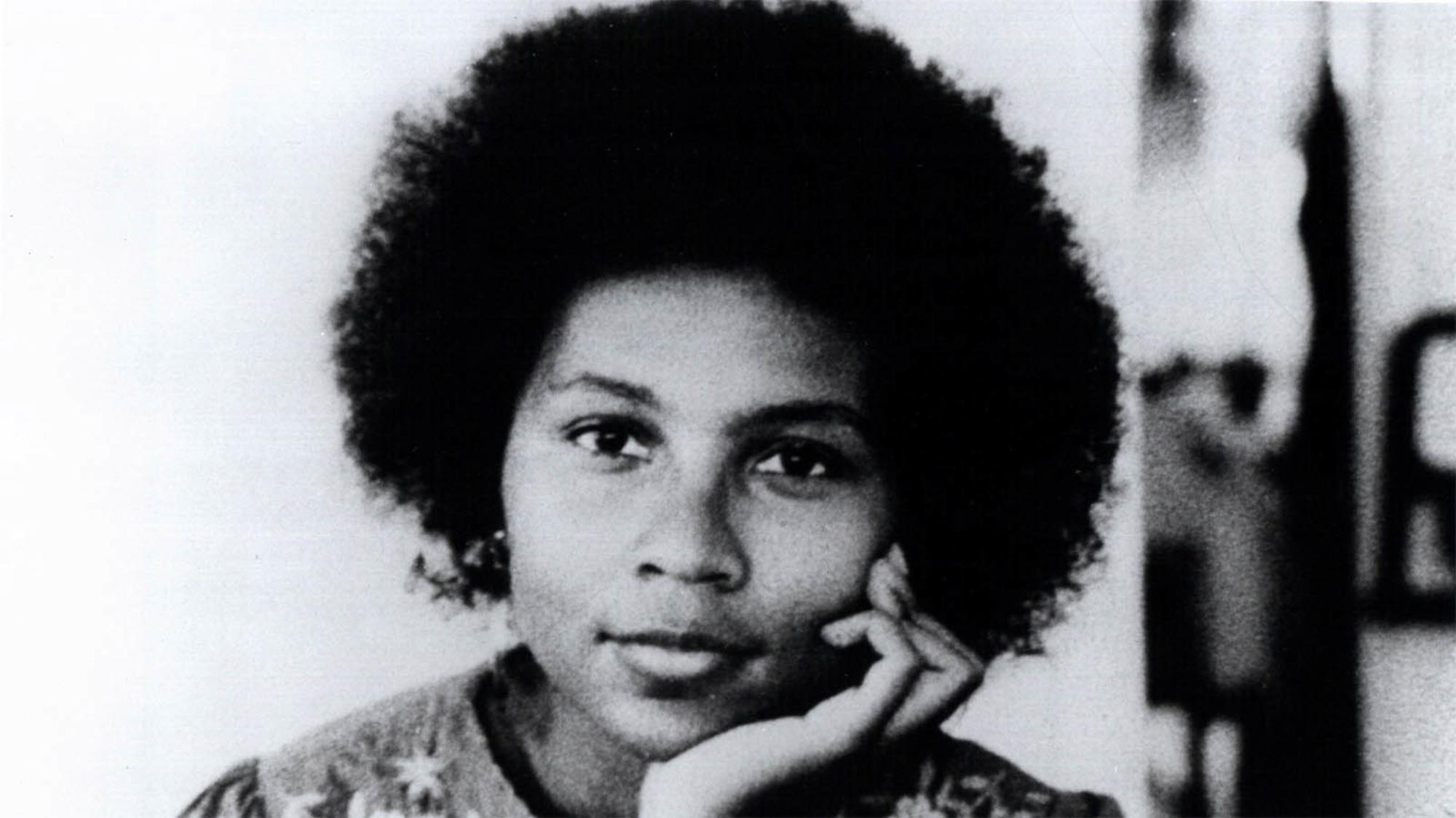 La investigadora bell hooks