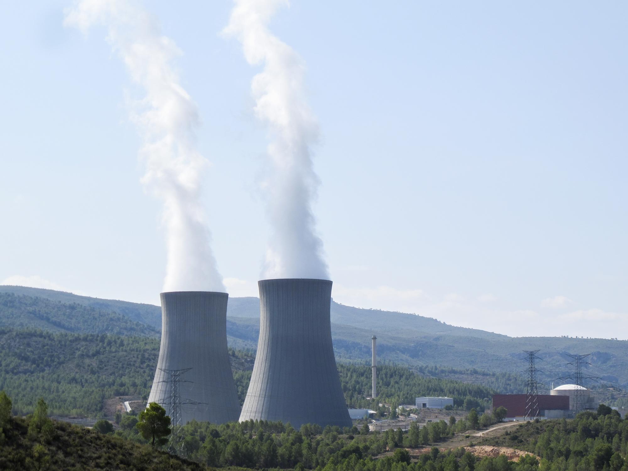 Central Nuclear Cofrentes torres refrigeracion