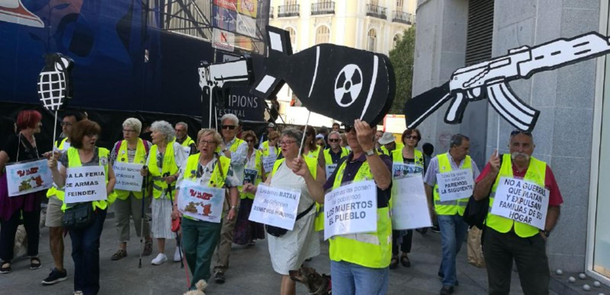 Antimilitarismo Yayoflautas FEINDEF
