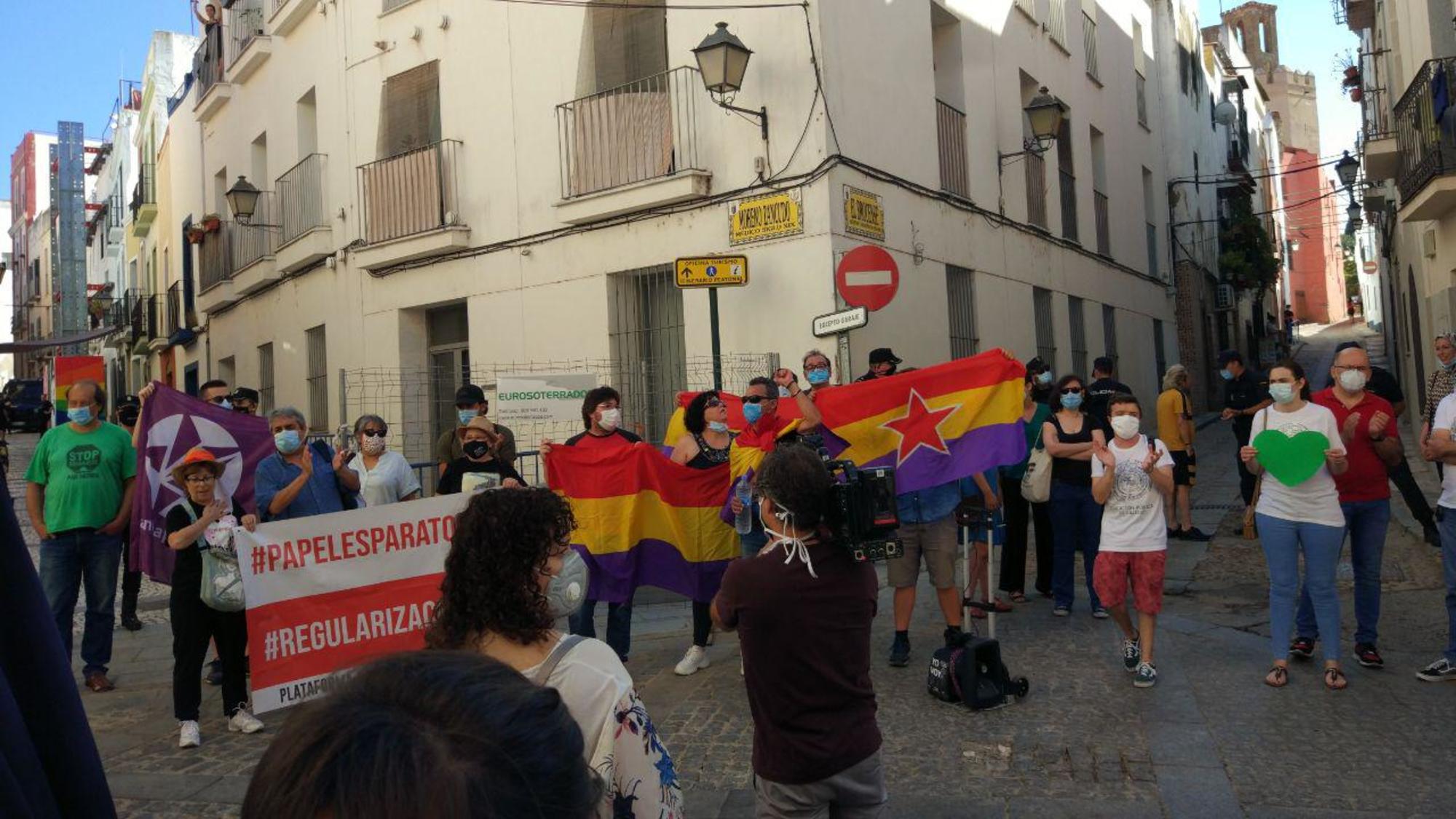 Manifestantes contra rey badajoz 2
