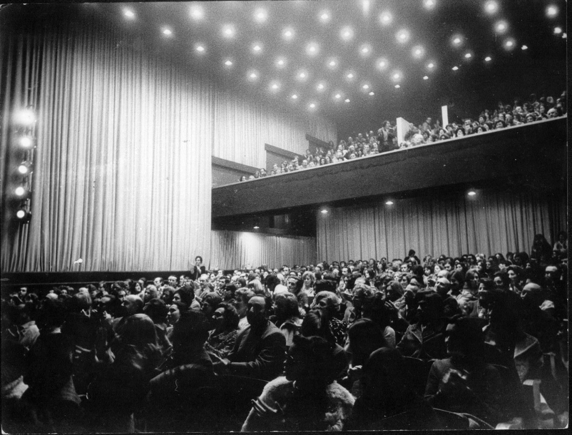 Cine antiguo lleno