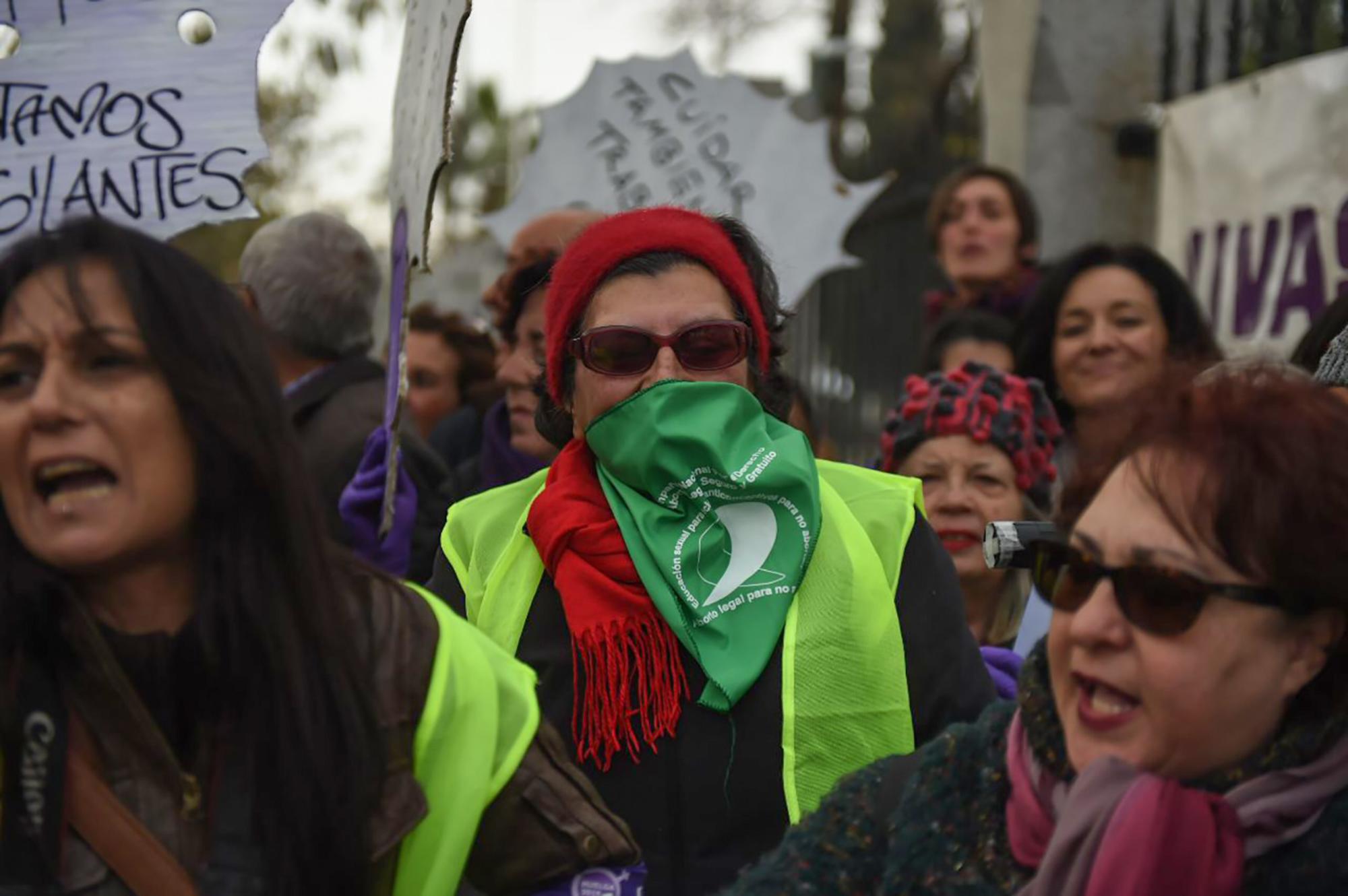 Concentracion feminista en el Parlamento andaluz 3