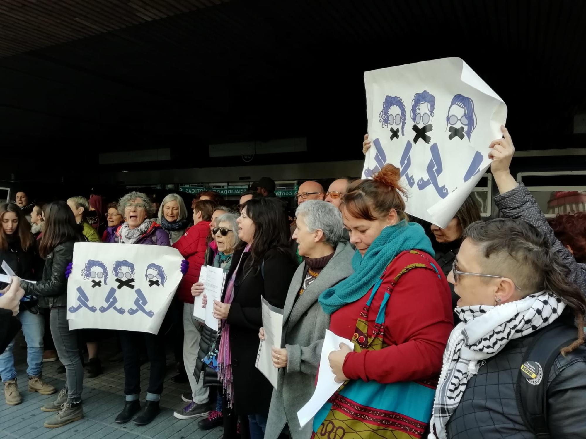 Activistas contra multas 8 m Valencia