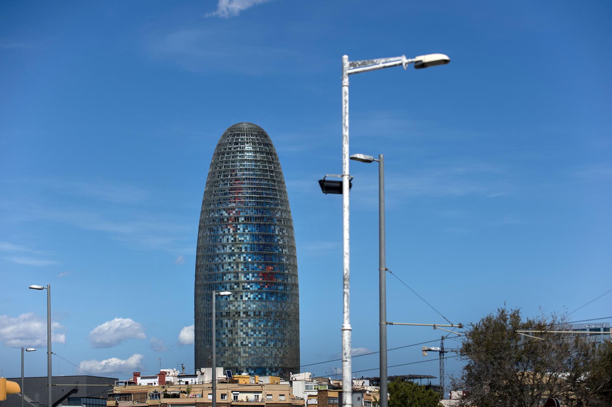 Torre Agbar Barcelona agua