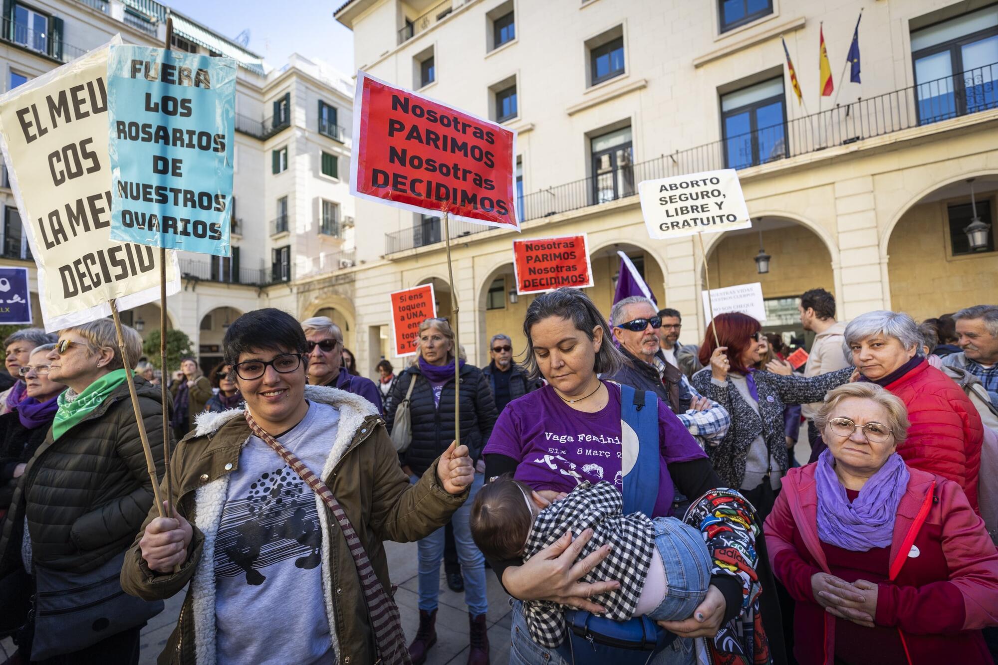 Movilización contra la oficina antiaborto de PP y Vox en Alicante - 10