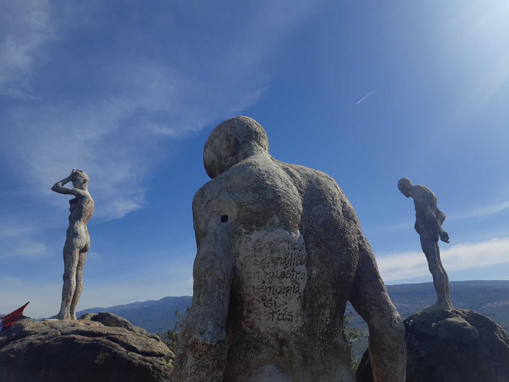 Estatuas del mirador de la Memoria, en el Valle del Jerte