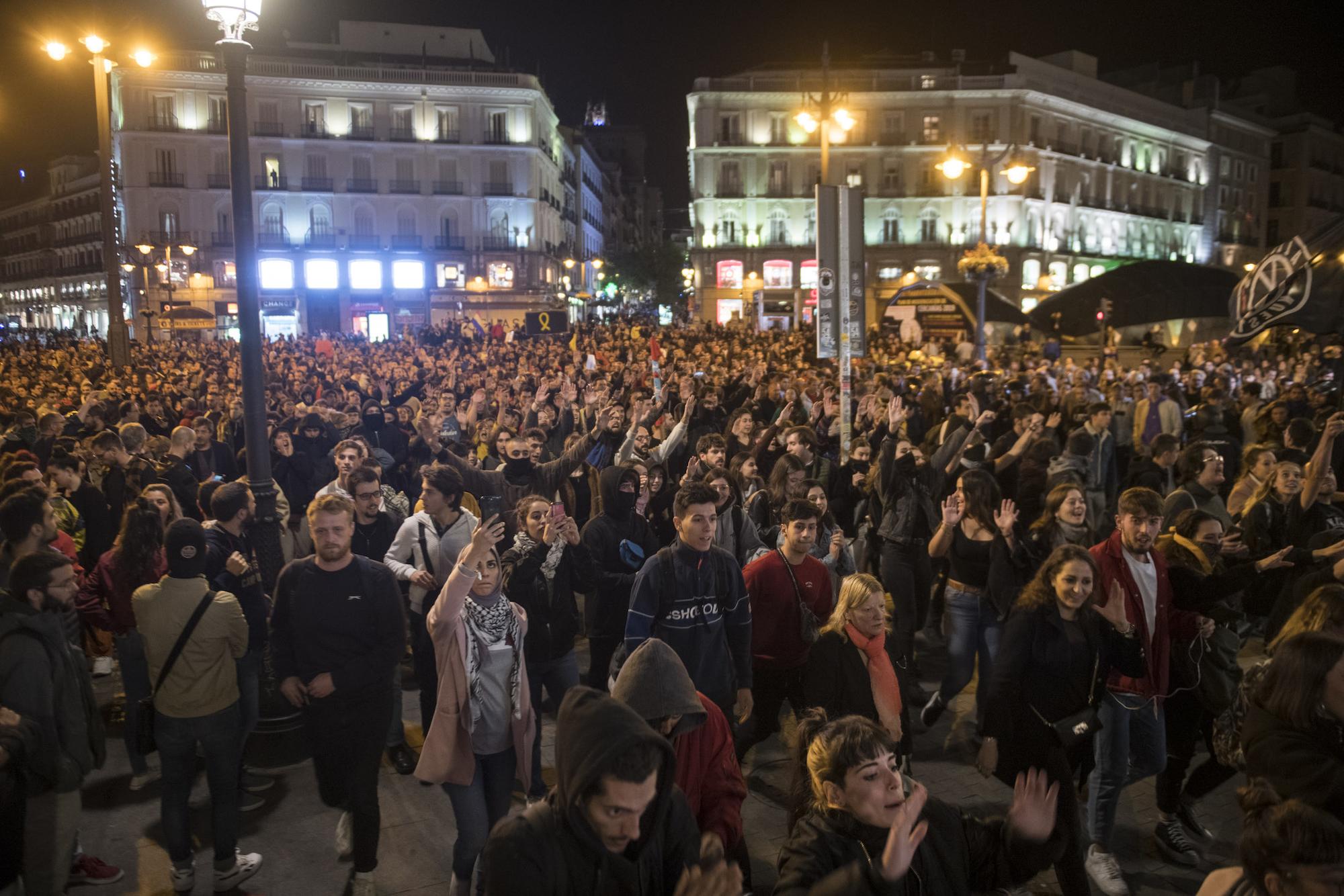 Concentración en la Puerta del Sol de Madrid en apoyo al pueblo catalán - 17