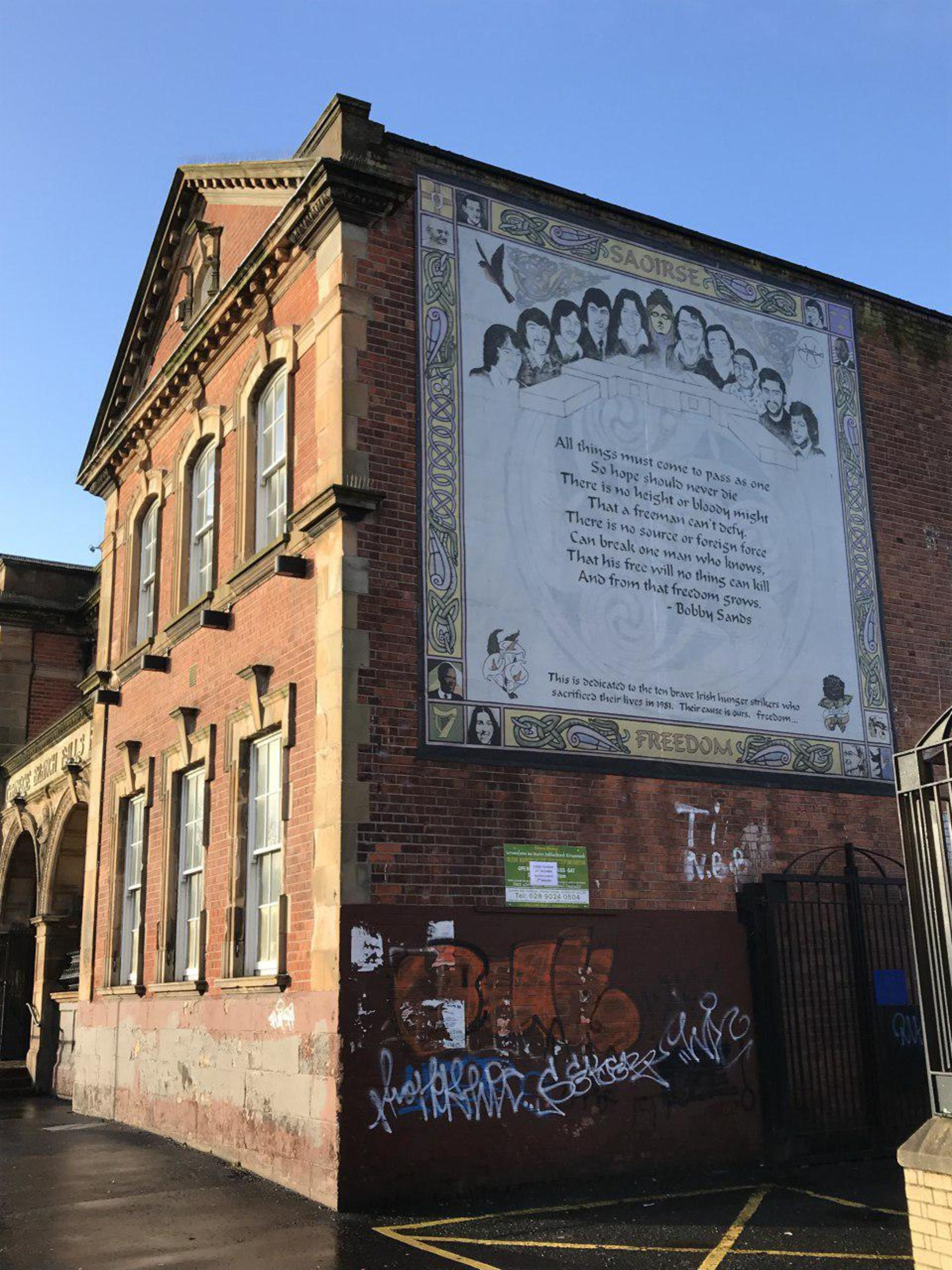 Mural en Belfast en recuerdo a los presos del IRA en huelga de hambre