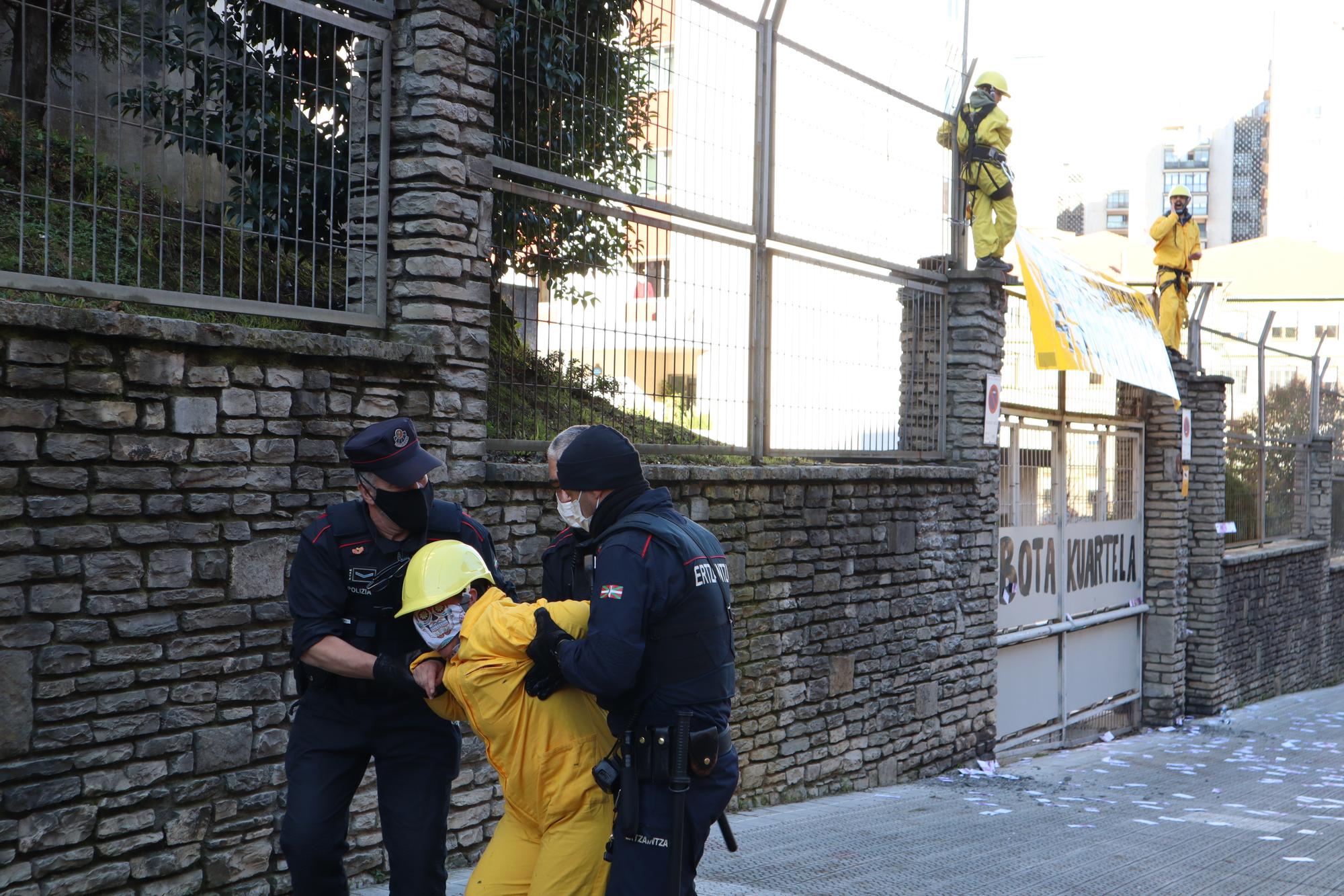 Antimilitarista detenida