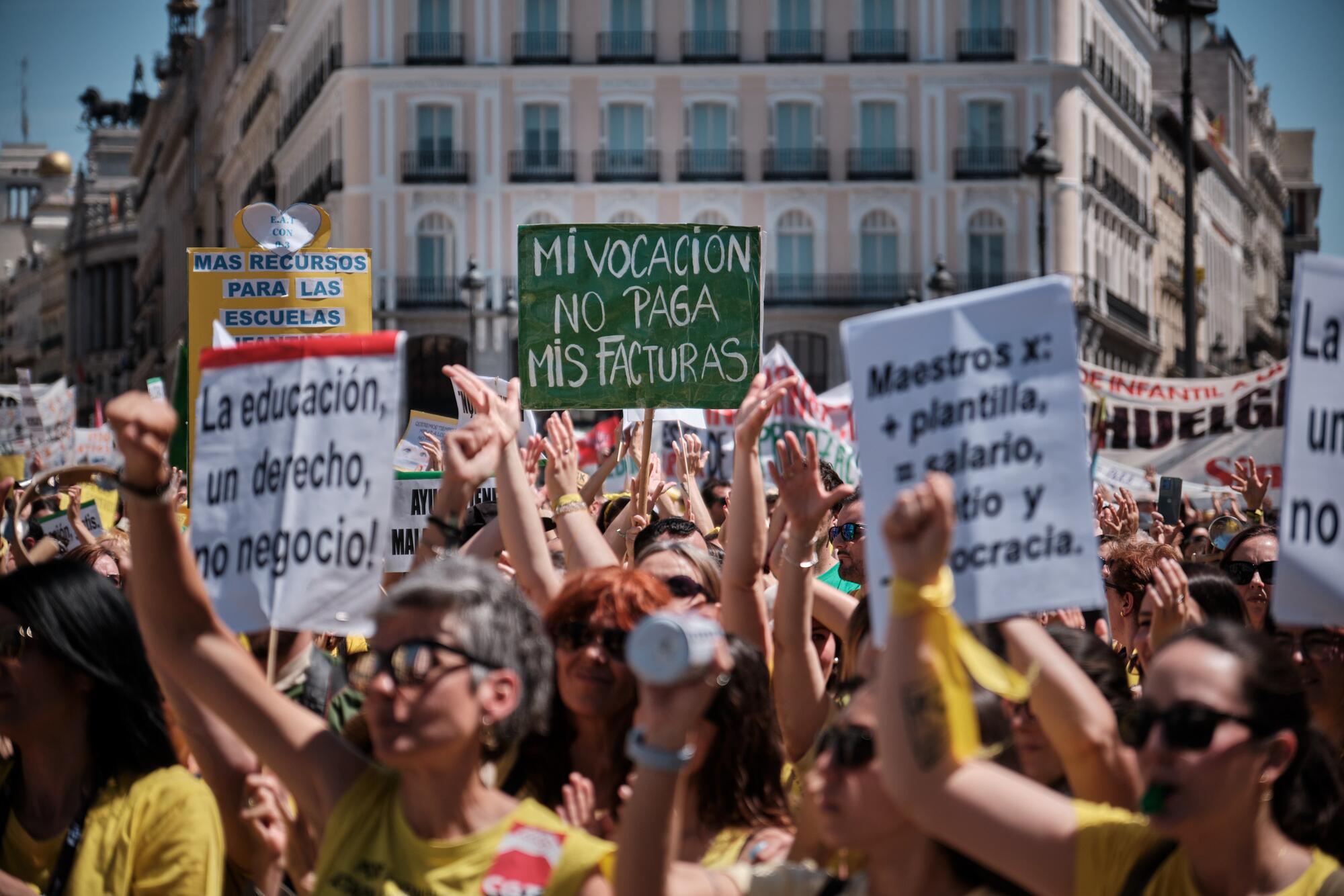 Manifestación Educación Pública 19 abril 26 - 15