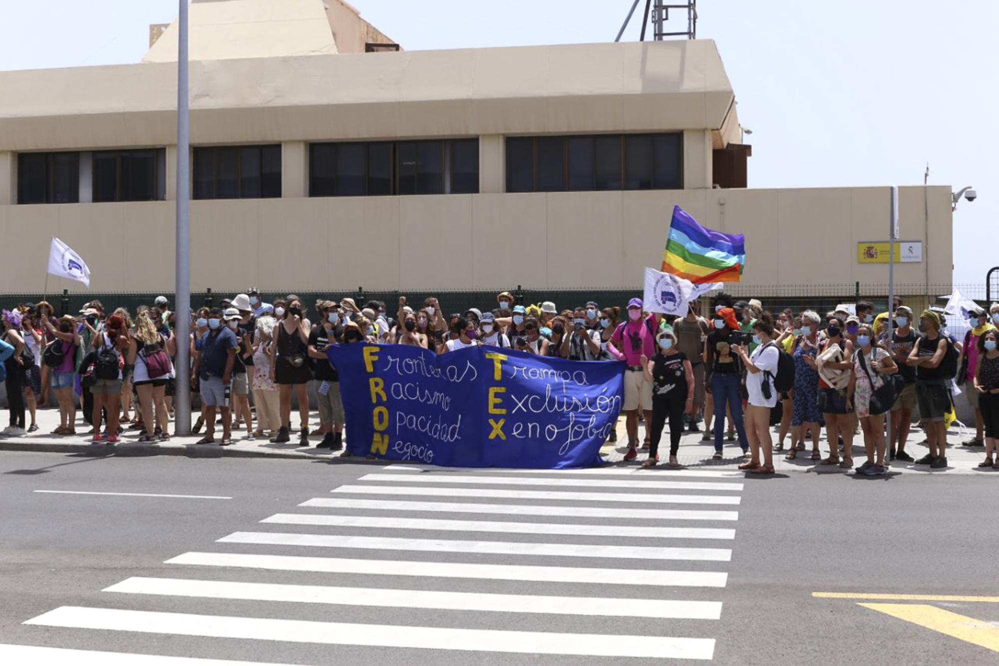 Concentración frente a la sede de Frontex, en Las Palmas de Gran Canaria