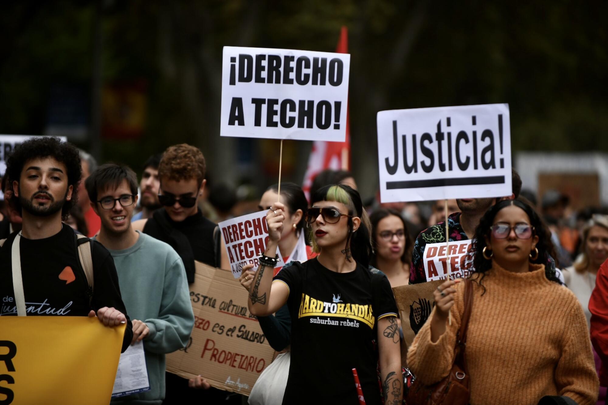 Decenas de miles de personas tomaron Madrid el 13 de octubre de 2024 para protestar por la falta de medidas para contener los precios del alquiler. - 15