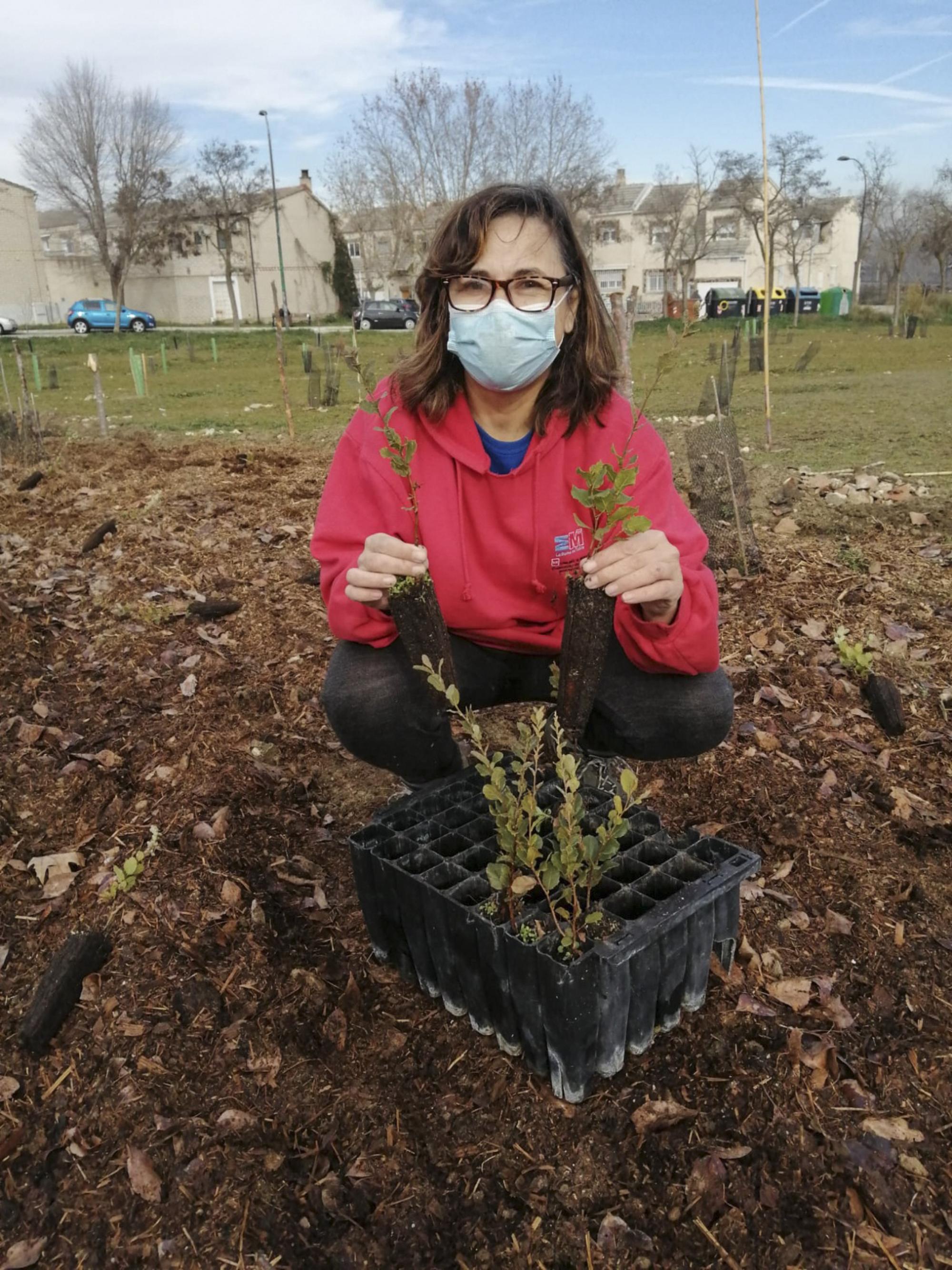 Vecinos transformando una escombrera en un bosque