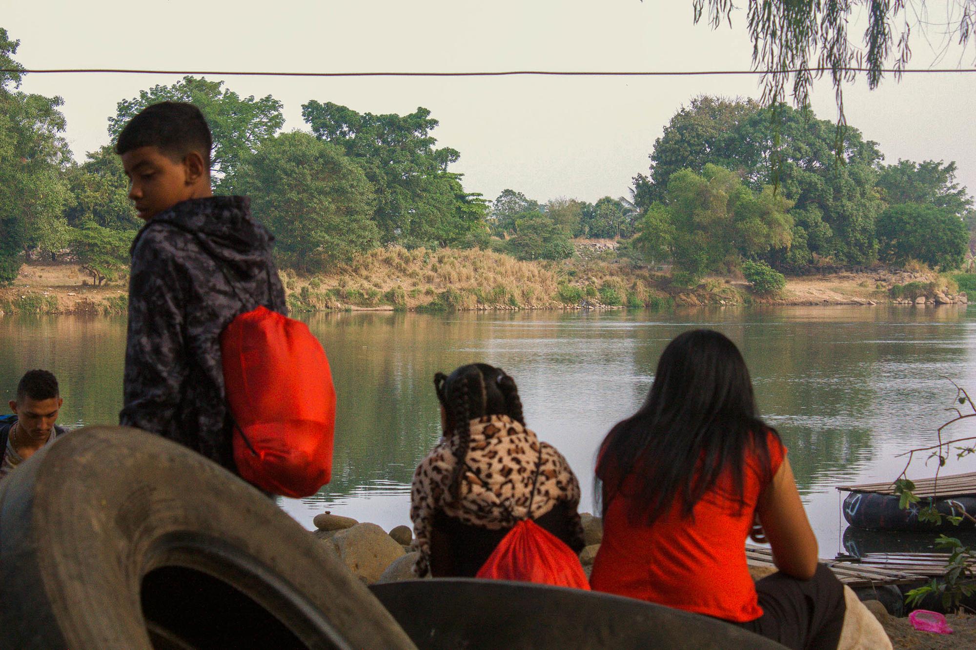 Migrantes frontera rio - 6