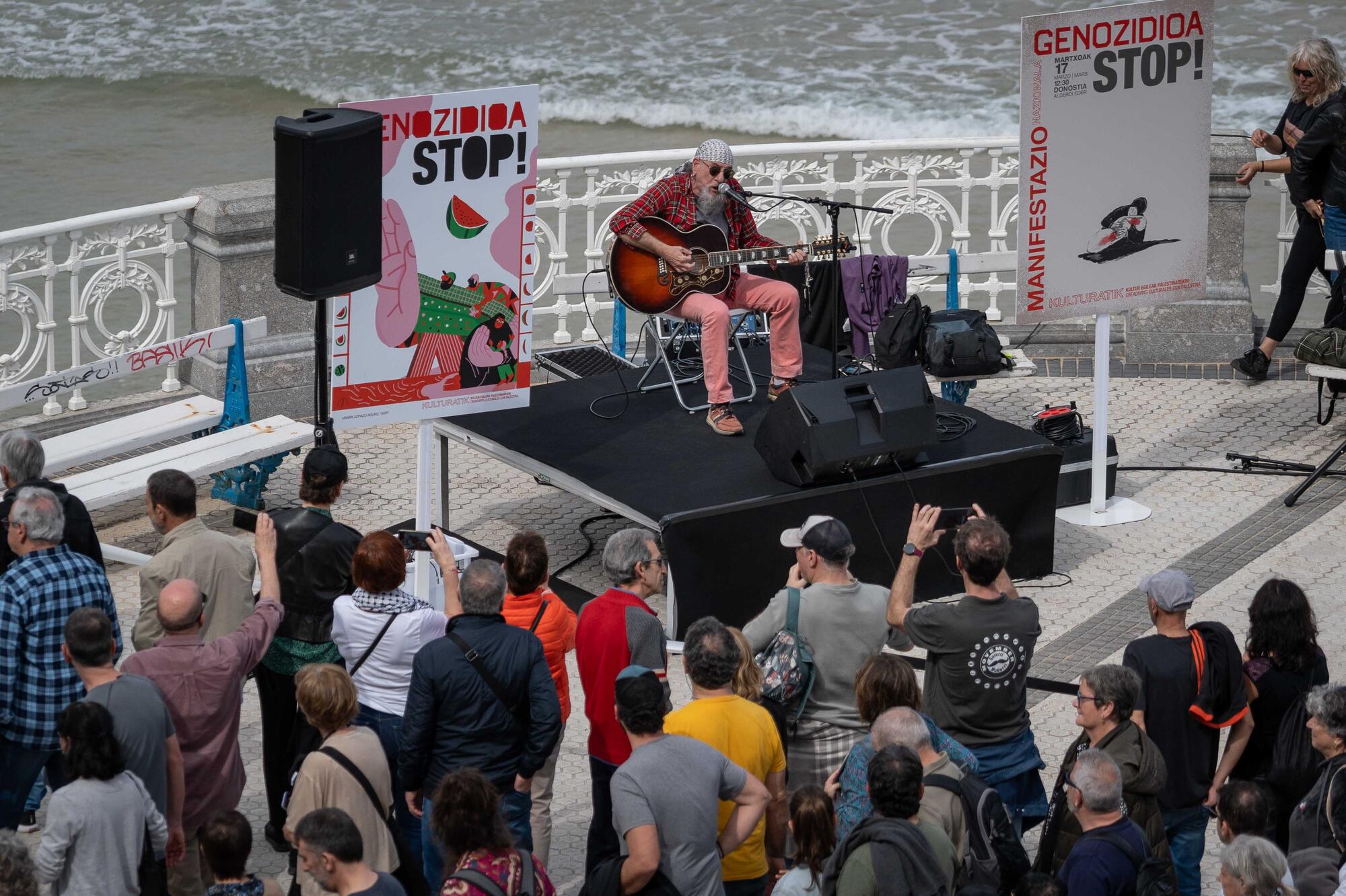 Manifestación en Donostia contra el genocidio de Israel en Palestina - 6