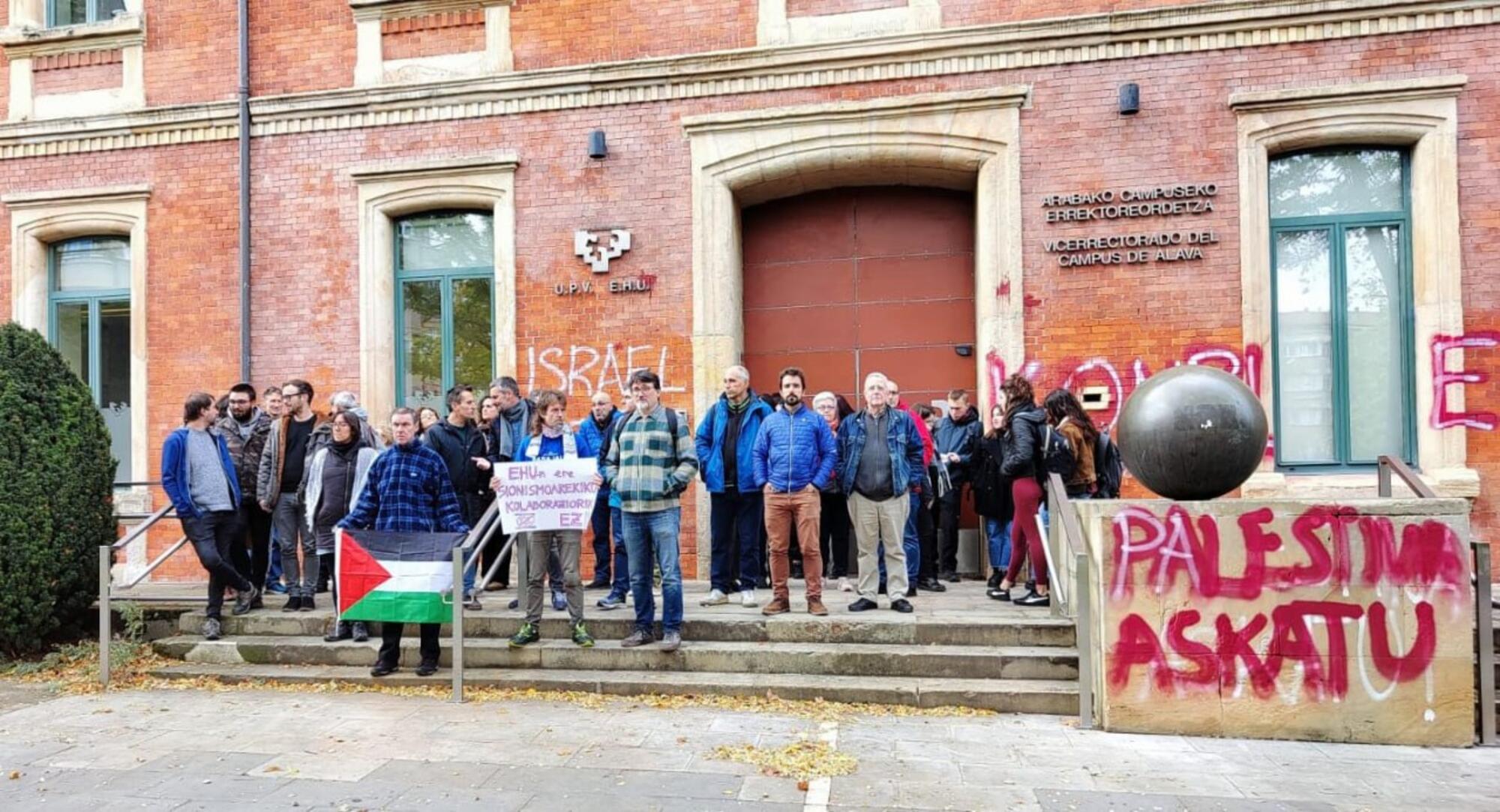 Miembros de la UPV/EHU en apoyo a Palestina