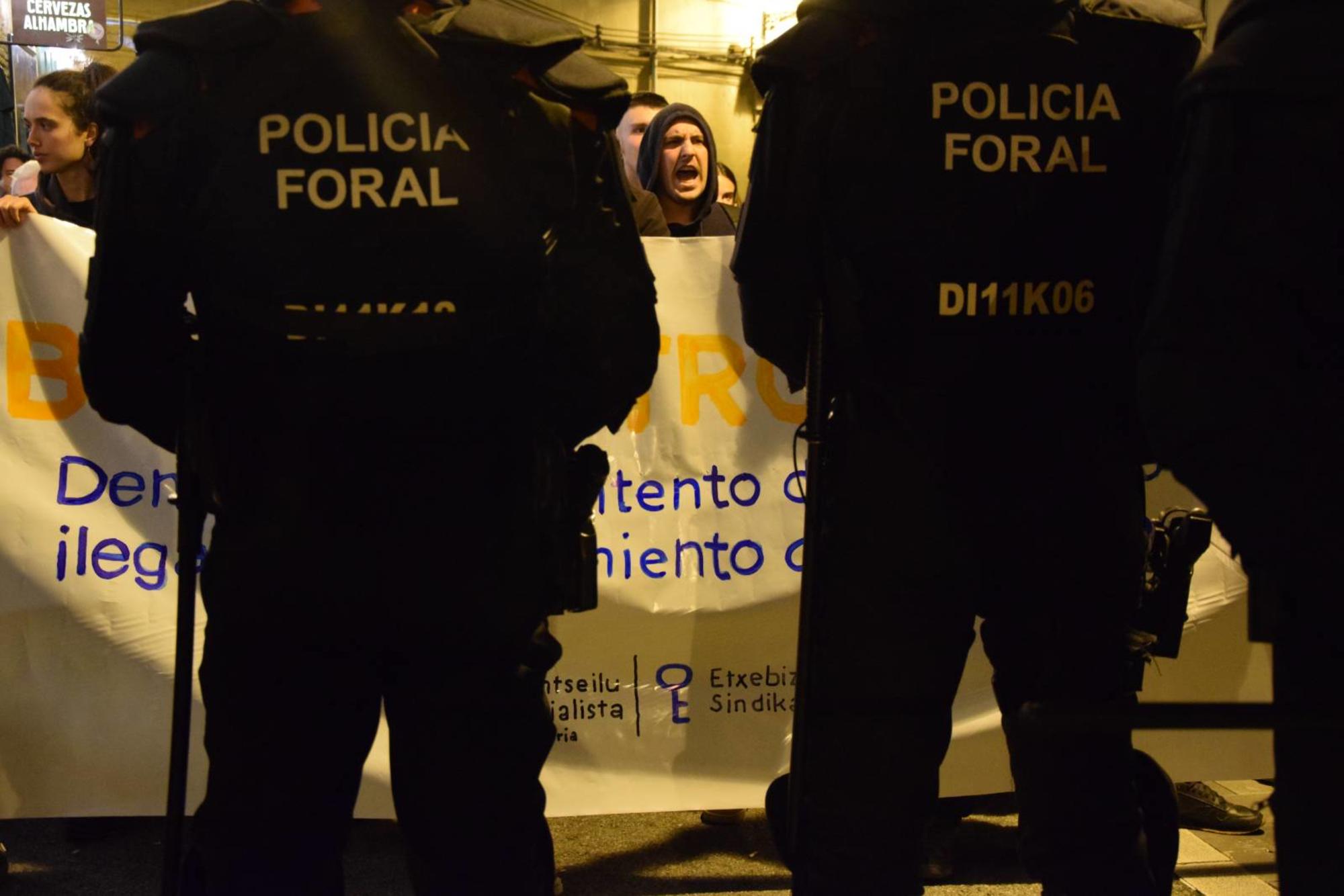 Concentraciones tras el desalojo de algunas de las viviendas ocupadas en calle Jarauta, Pamplona / Konstseilu Sozialista Iruñerria