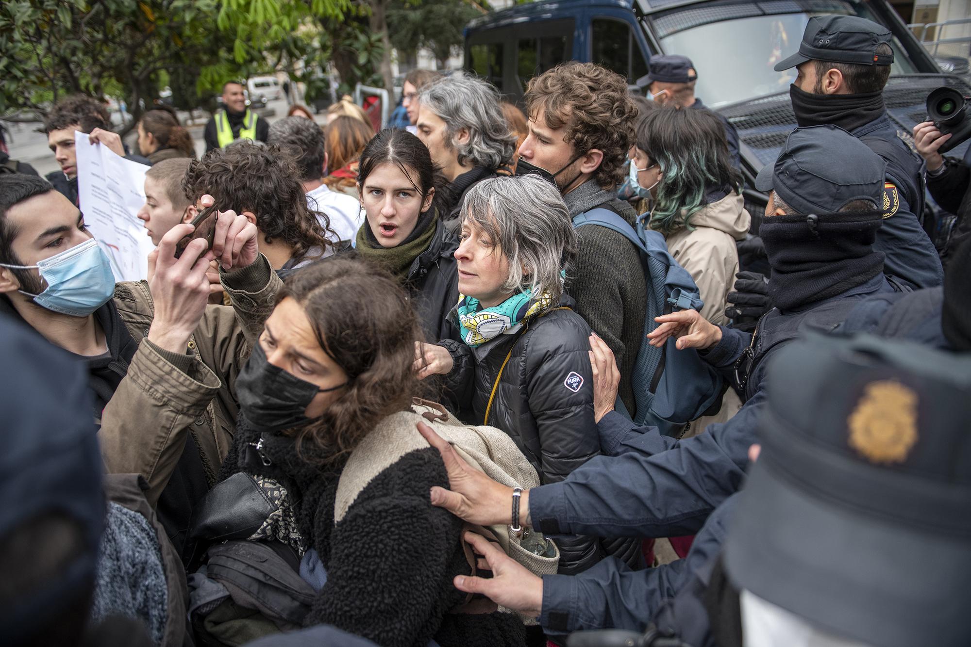 La Rebelión Científica tiñe de rojo el Congreso el 6 de abril de 2022. - 6