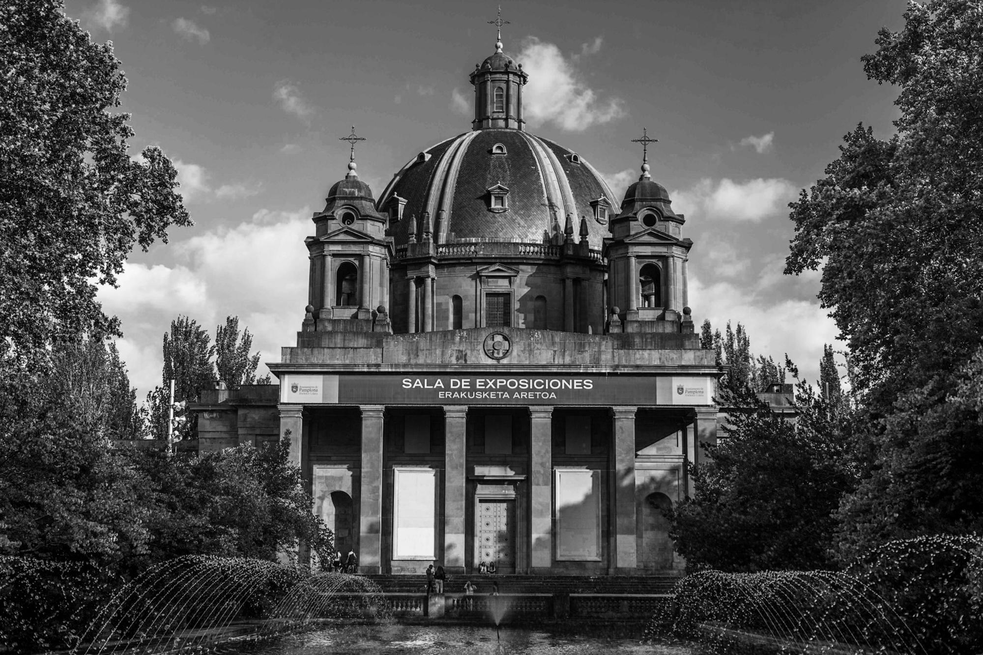 Monumento a los Caidos exterior