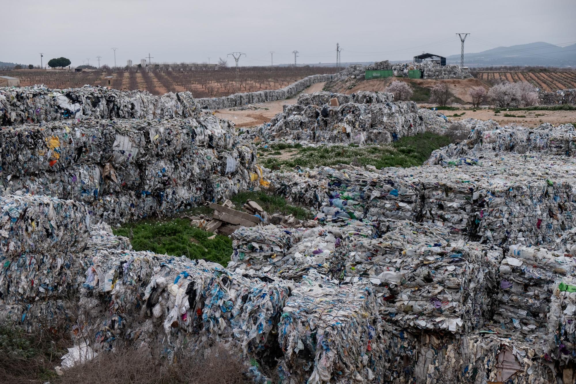 vertedero utiel residuos plasticos