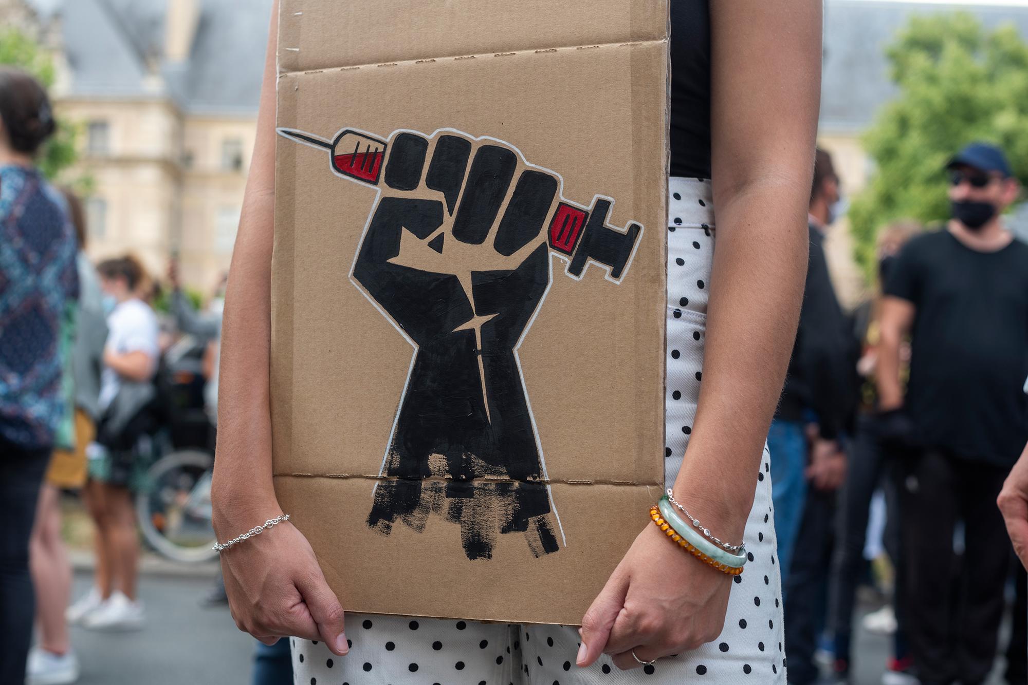 La policía francesa convierte una manifestación en defensa de la sanidad en una batalla campal - 9