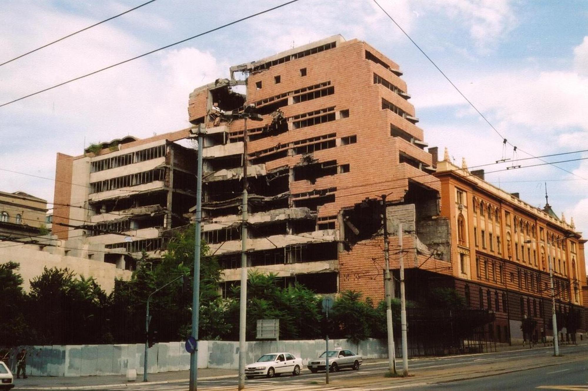 Efecto del bombardeo de la OTAN sobre el Ministerio de Defensa serbio.