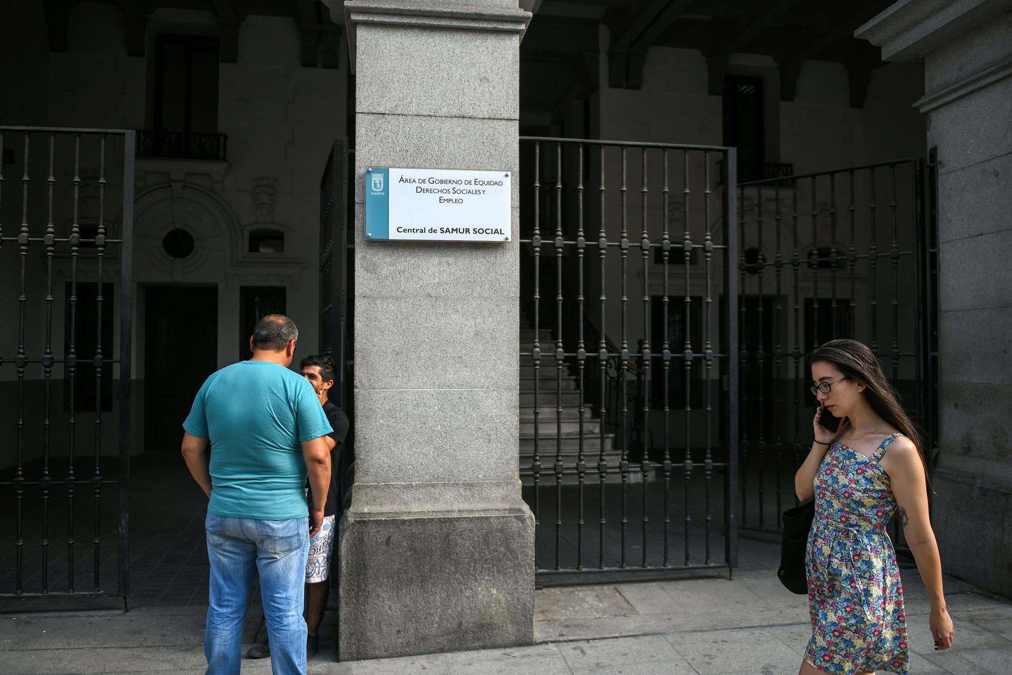 Protesta en la sede de Samur Social en Madrid