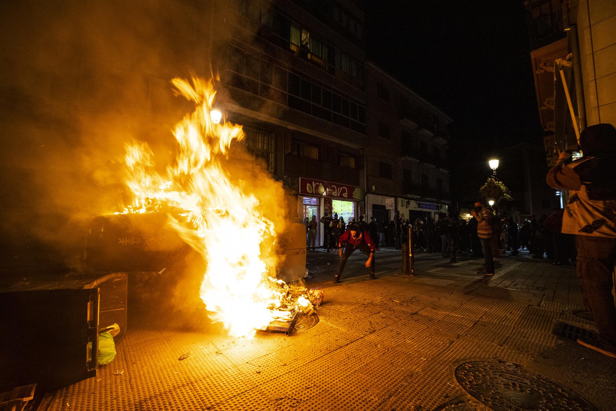 Barricadas en la manifestación de Granada por la encarcelamiento de Pablo Hasél - 6