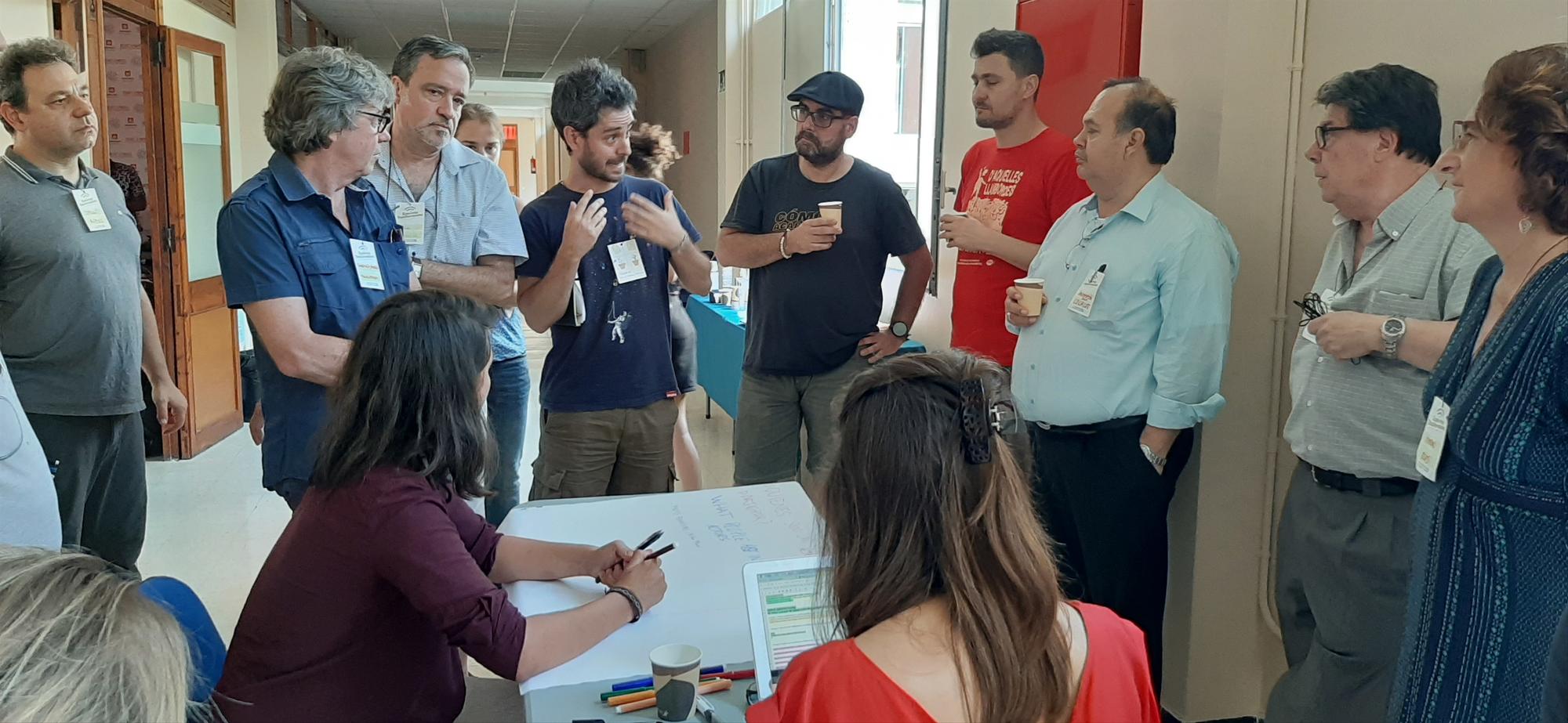 Los representantes de una trentena de redes internacionales durante el encuentro de julio preparatorio del FSMET 2020