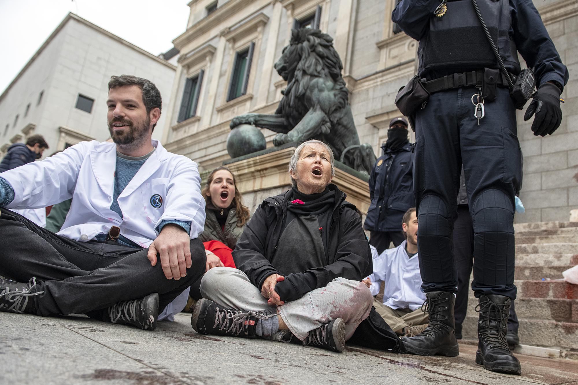 La Rebelión Científica tiñe de rojo el Congreso el 6 de abril de 2022. - 2