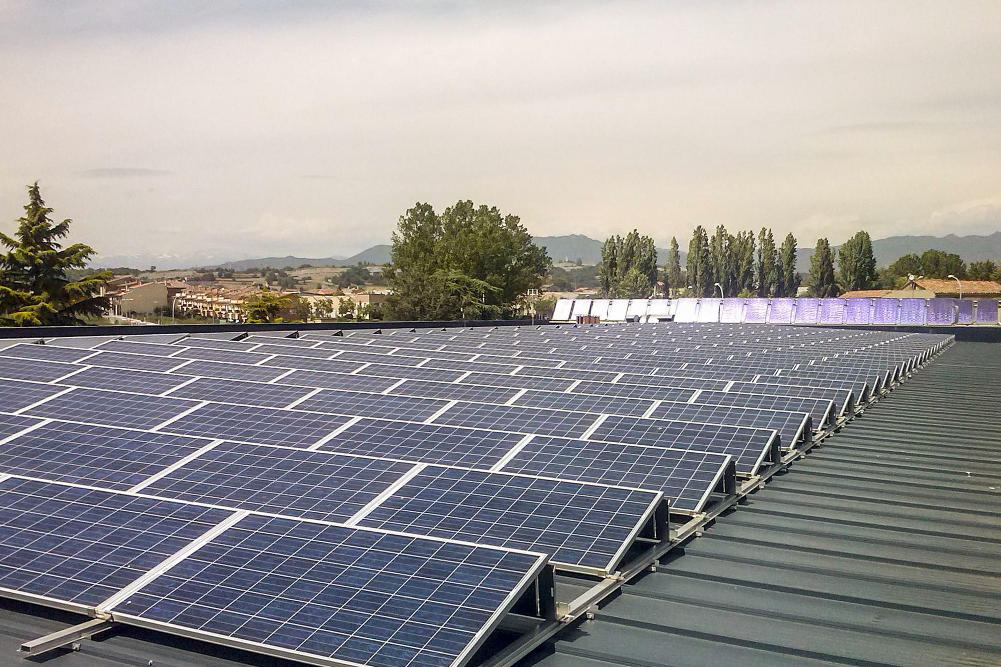 Placas solares en el tejado