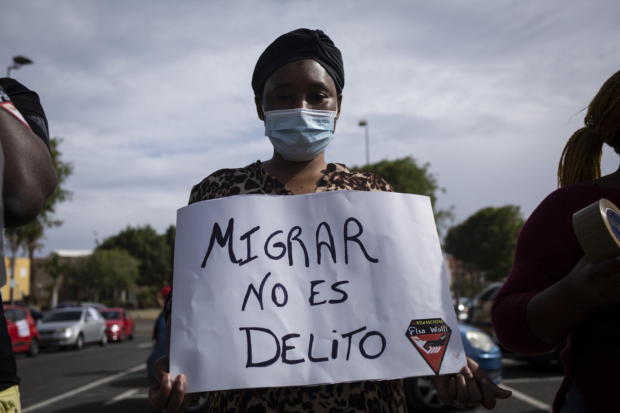 Una caravana de vehículos marcha en Gran Canaria por los derechos de las personas migrantes y las "fronteras seguras" - 3