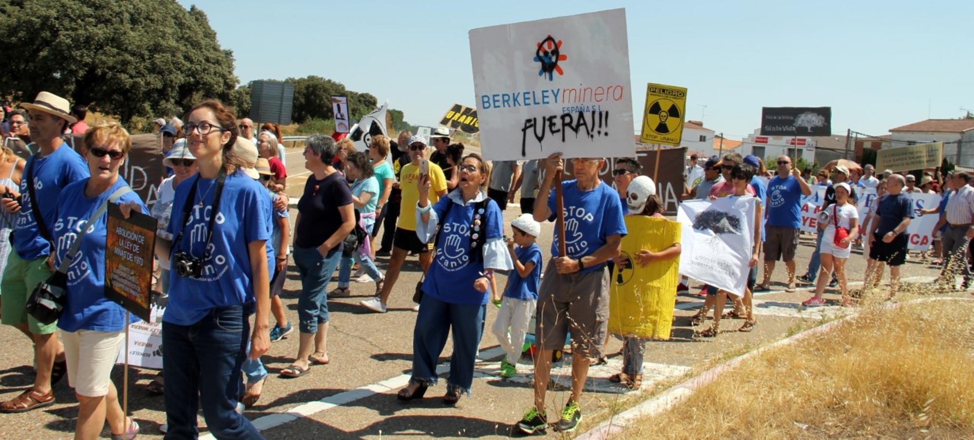 Manifestantes contra Berkeley Minera en Salamanca. Fuente: Stop Uranio