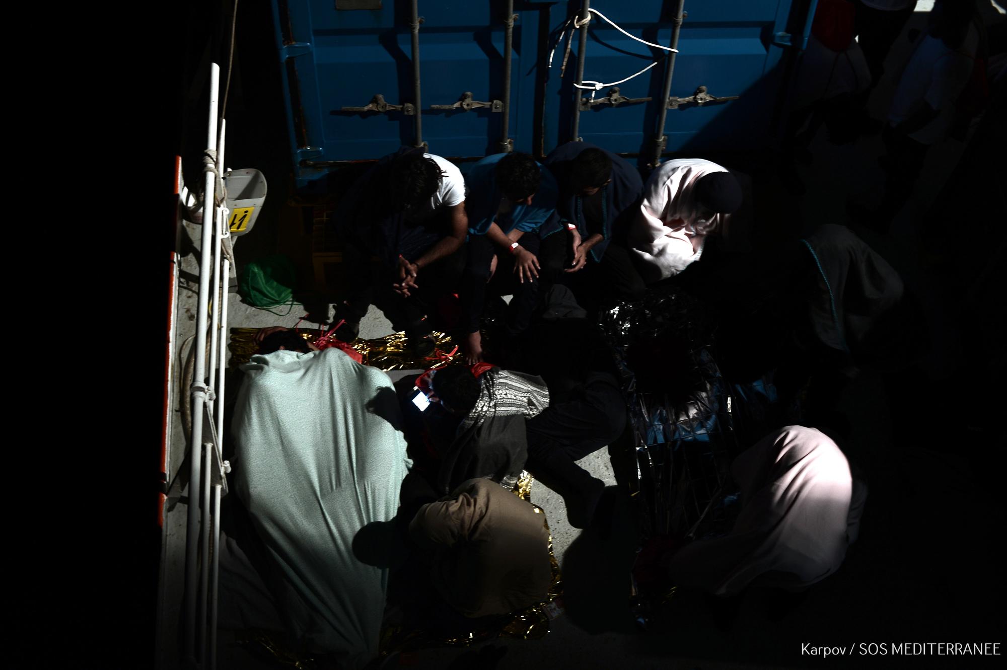 629 personas permanecieron hacinadas durante días en la cubierta del Aquarius esperando la asignación de un puerto seguro 