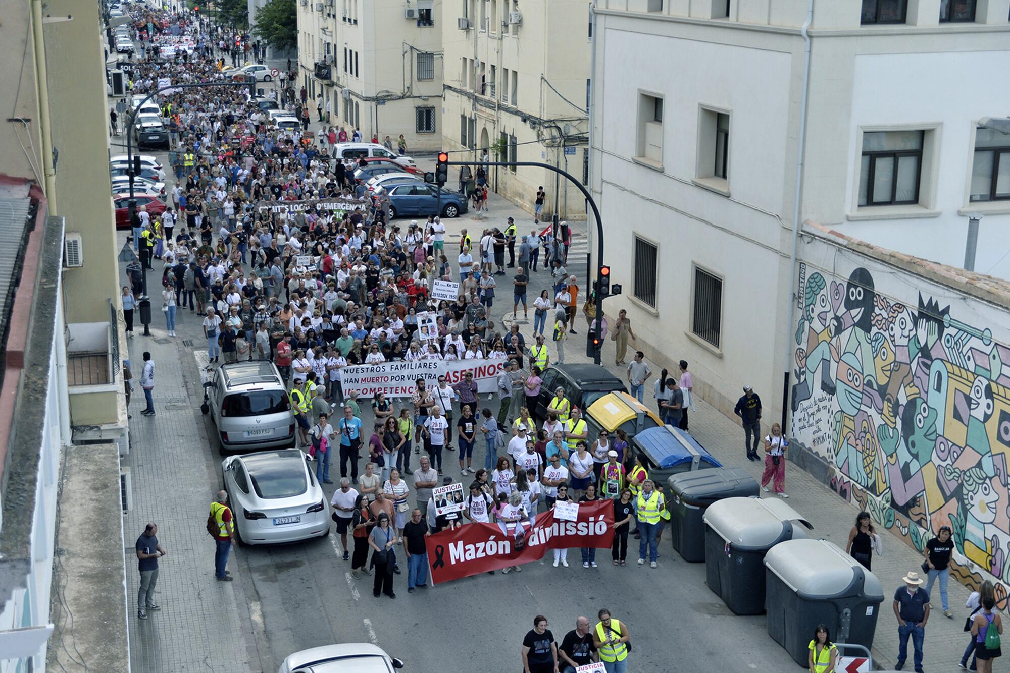 Undécima manifestación para exigir la dimisión de Carlos Mazón - 5