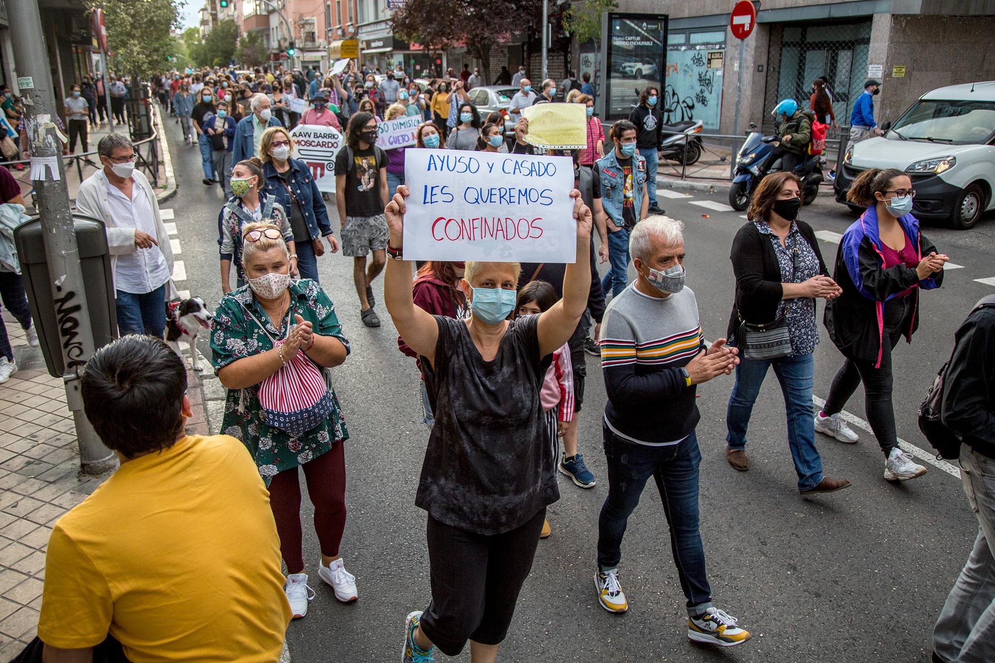 Concentración en Usera contra las limitaciones a la movilidad impuestas por el Gobierno de la Comunidad de Madrid - 4
