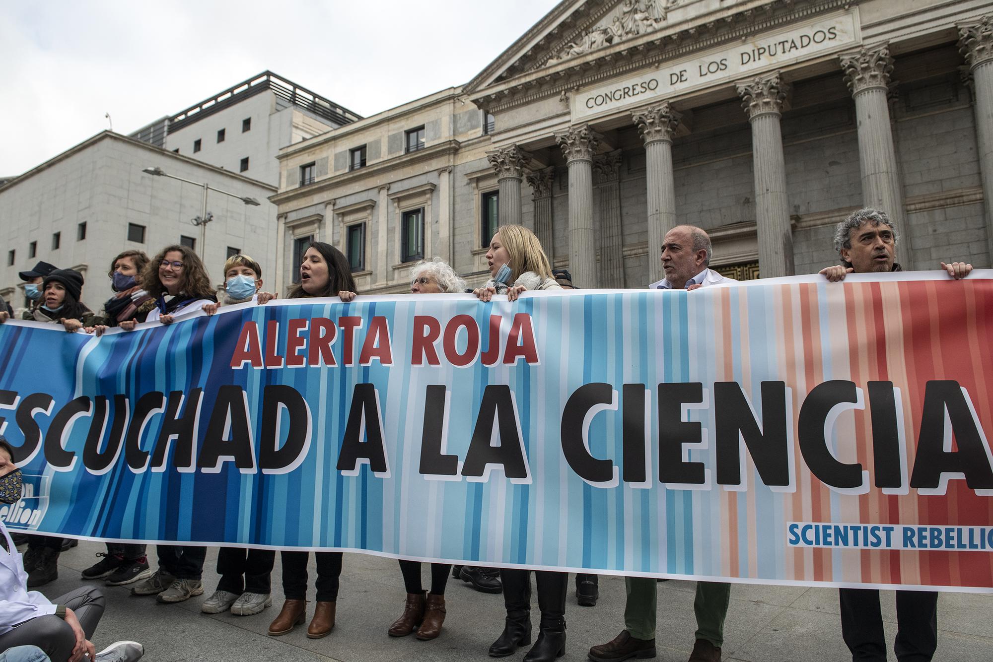 La Rebelión Científica tiñe de rojo el Congreso el 6 de abril de 2022. - 7