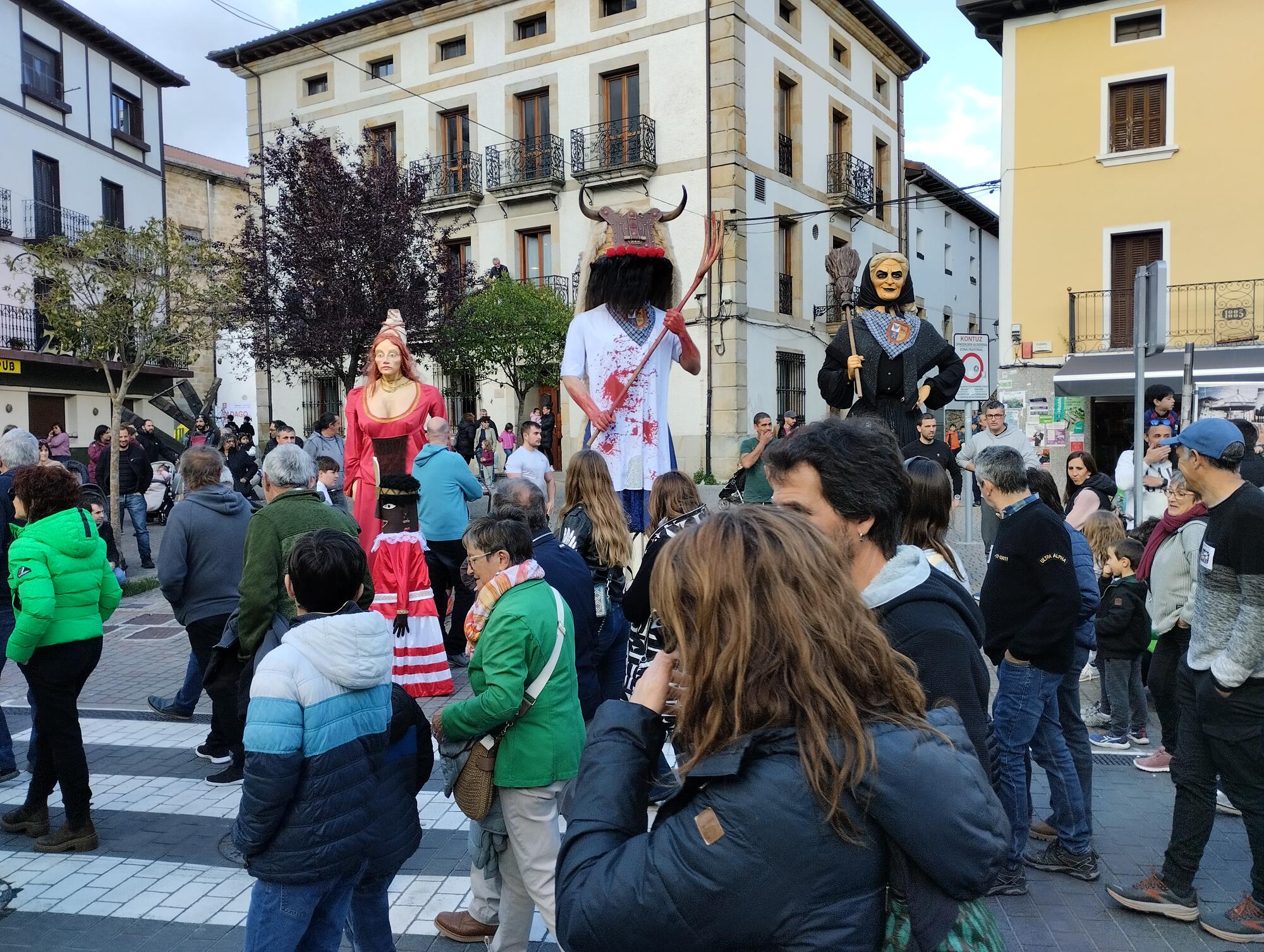 Manifestación en Altsasu contra el TAV y a favor de la alternativa 3