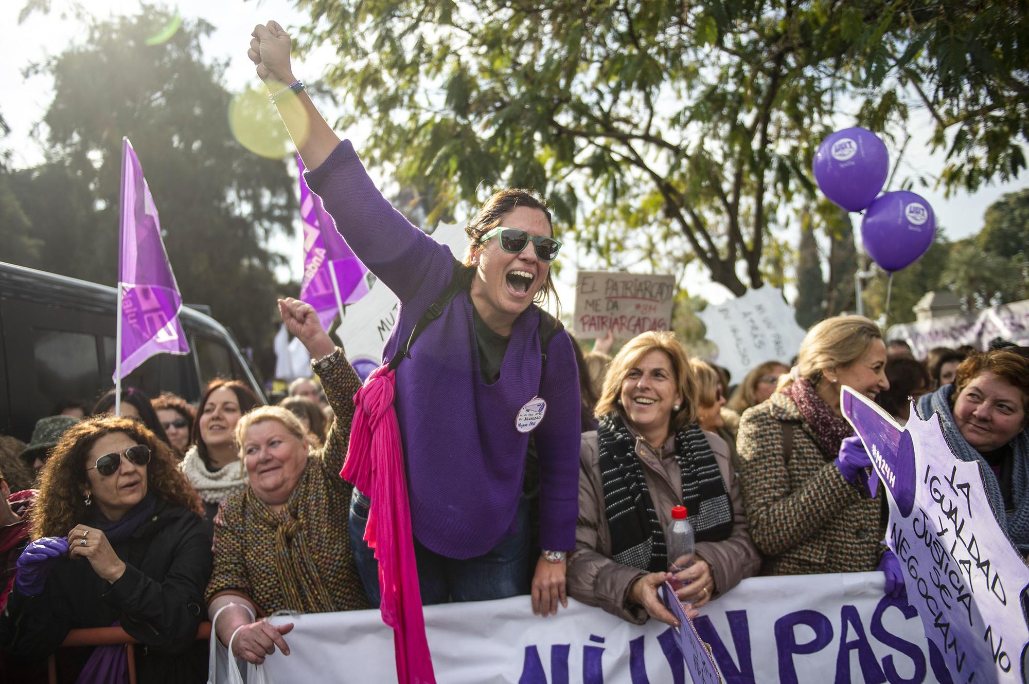 Concentración feminista contra Vox frente al Parlamento Andaluz