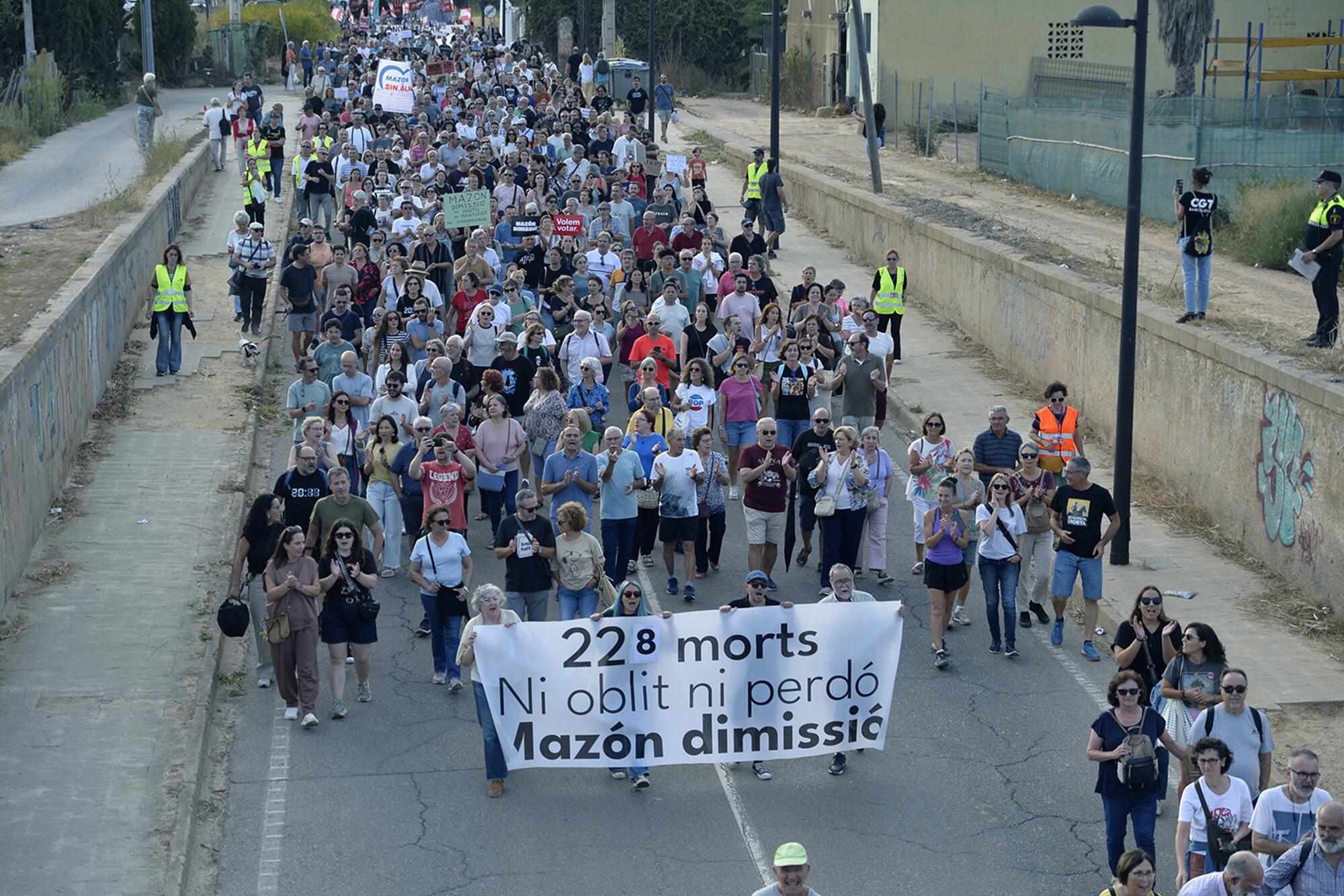 Undécima manifestación para exigir la dimisión de Carlos Mazón - 3