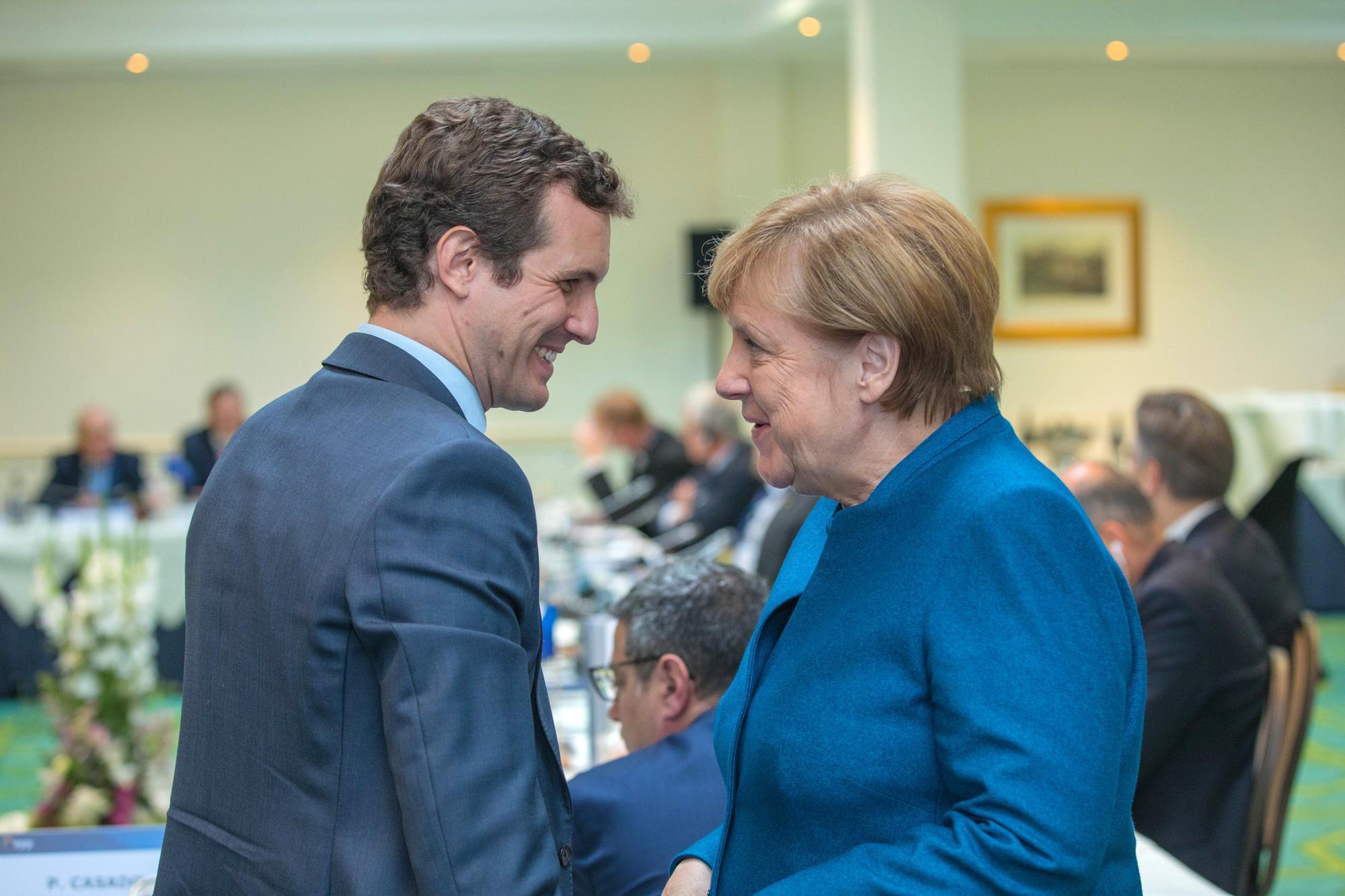 Pablo Casado y Angela Merkel